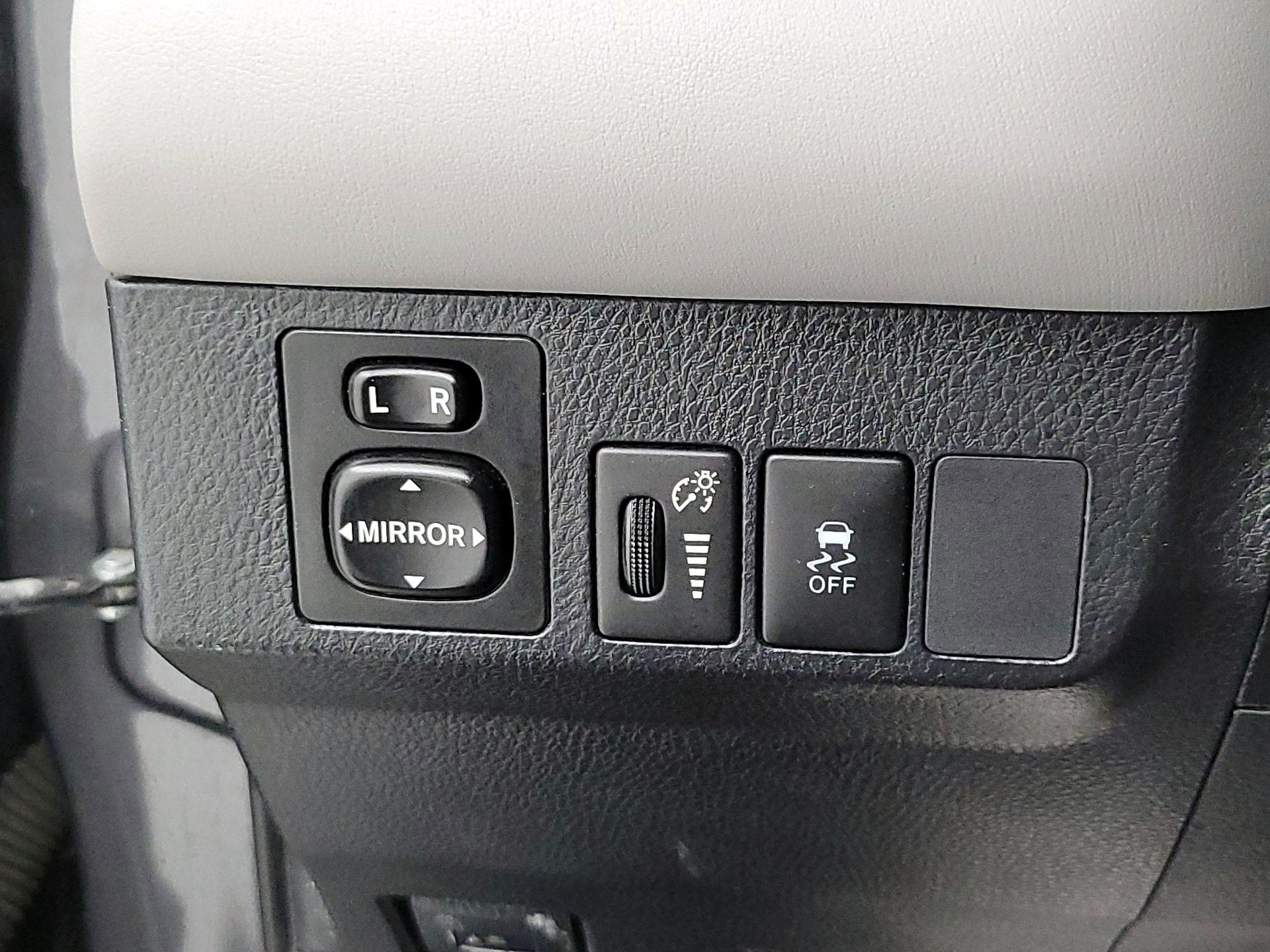 Thumbnail: 2014 Toyota RAV4 - 13