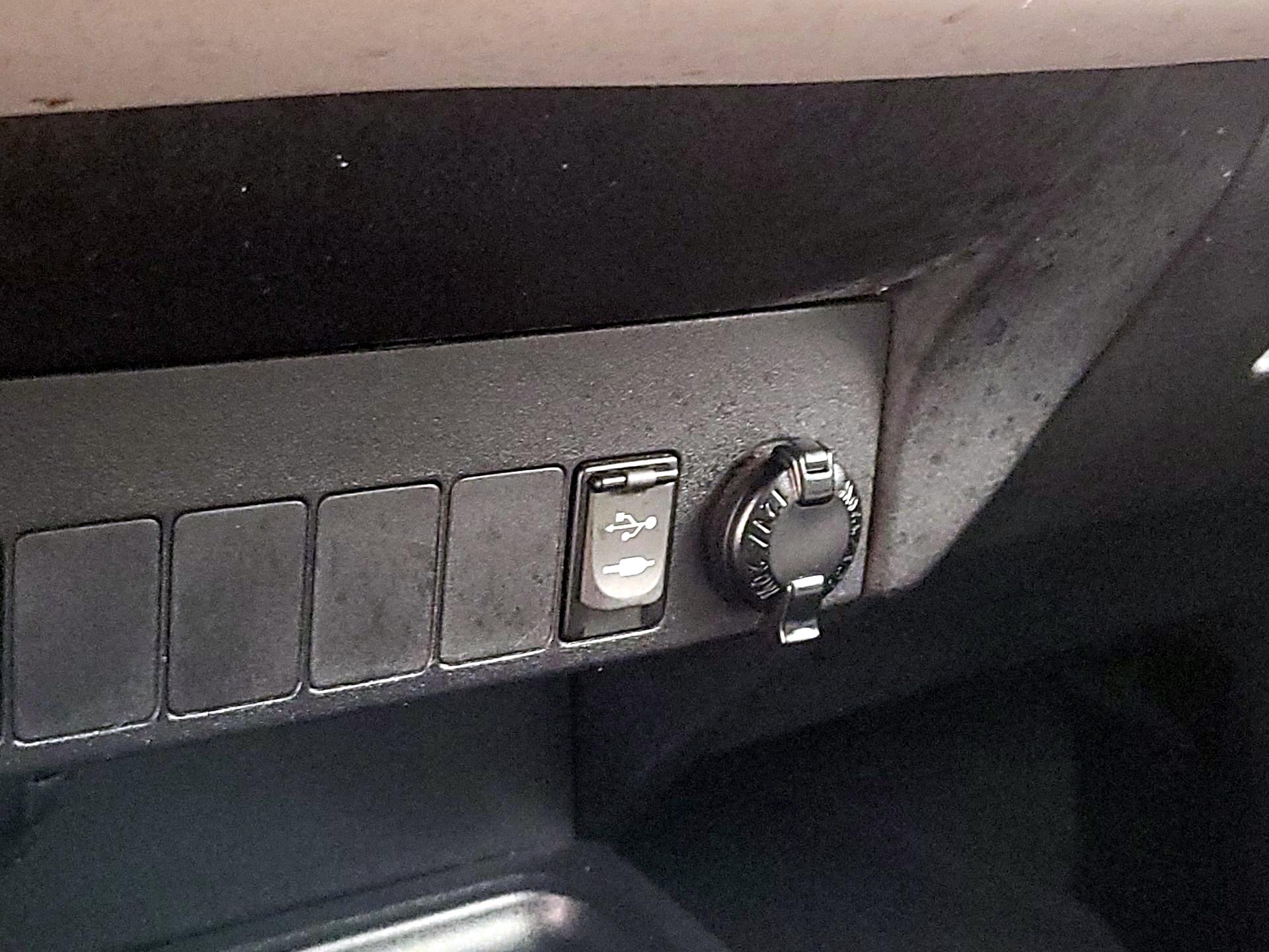 Thumbnail: 2014 Toyota RAV4 - 18