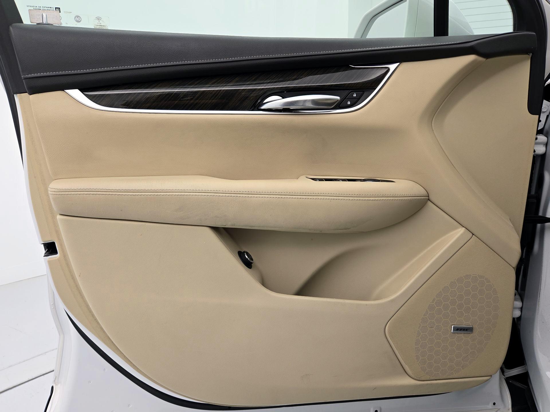 Thumbnail: 2019 Cadillac XT5 - 12