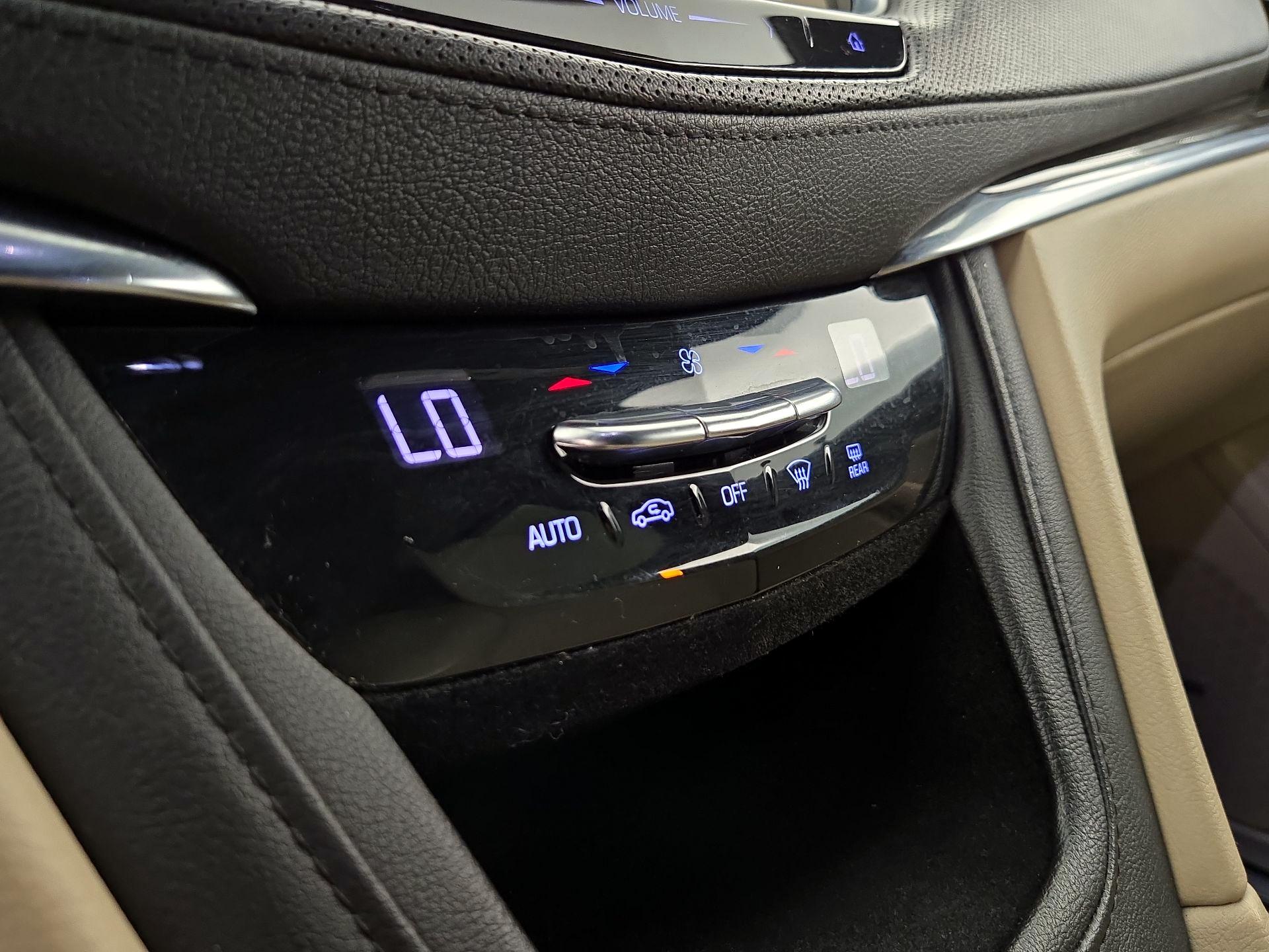 Thumbnail: 2019 Cadillac XT5 - 16