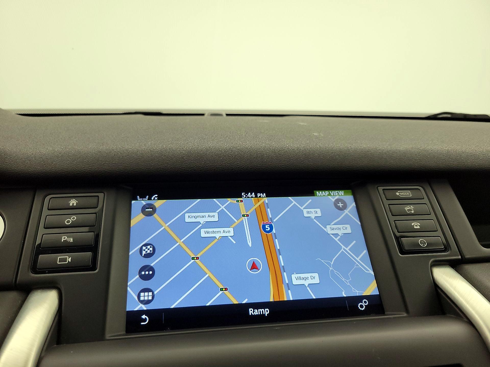 Thumbnail: 2015 Land Rover Discovery Sport - 14