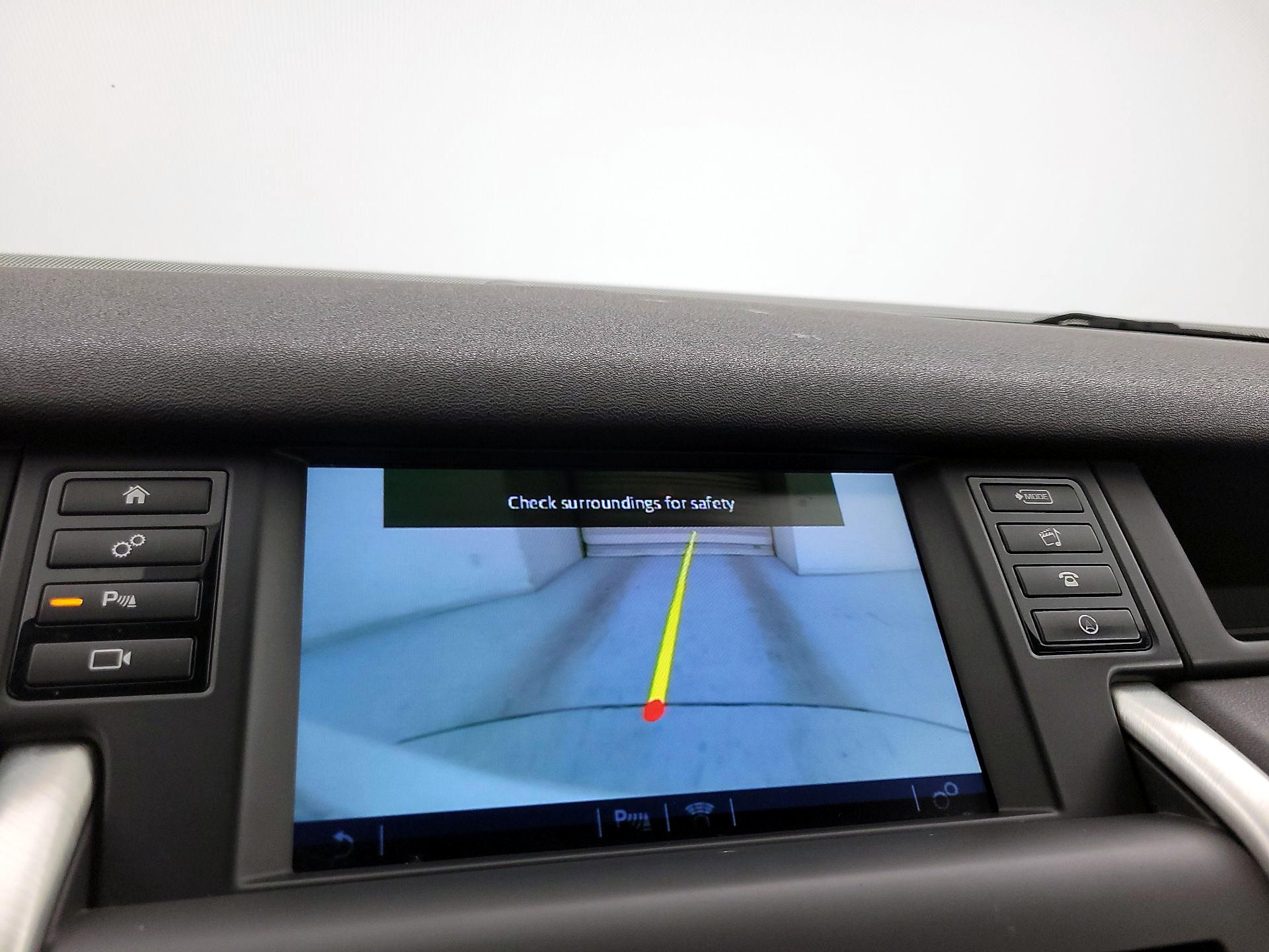 Thumbnail: 2015 Land Rover Discovery Sport - 15