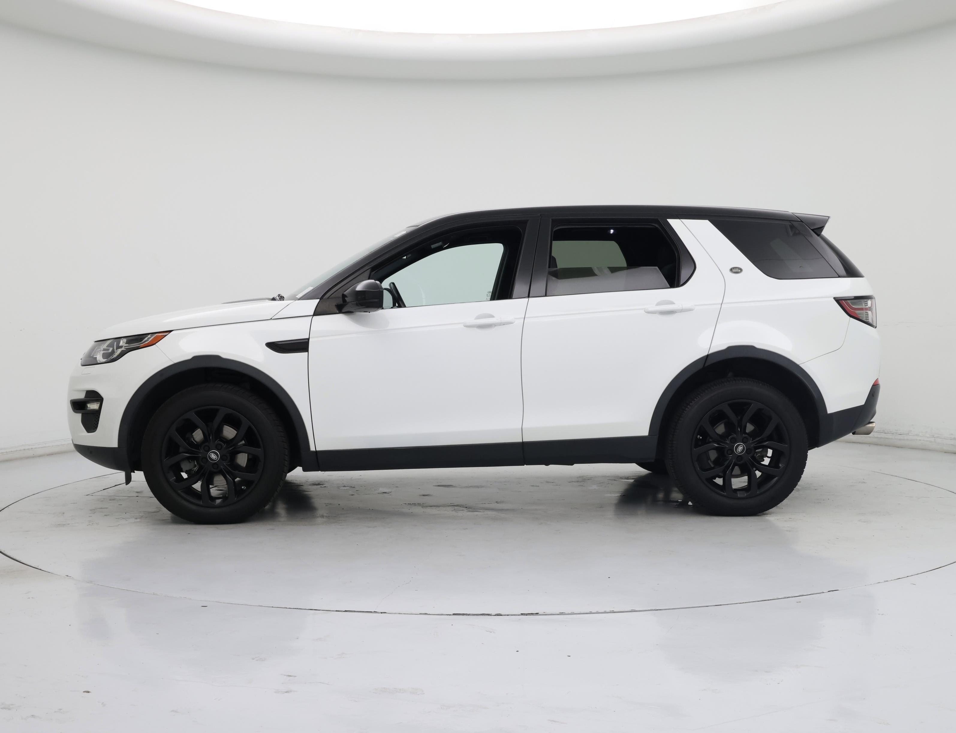 Thumbnail: 2015 Land Rover Discovery Sport - 3