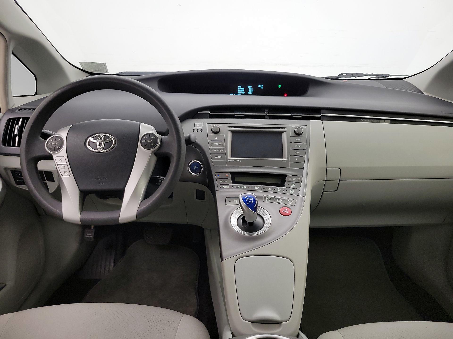 Thumbnail: 2015 Toyota Prius - 9