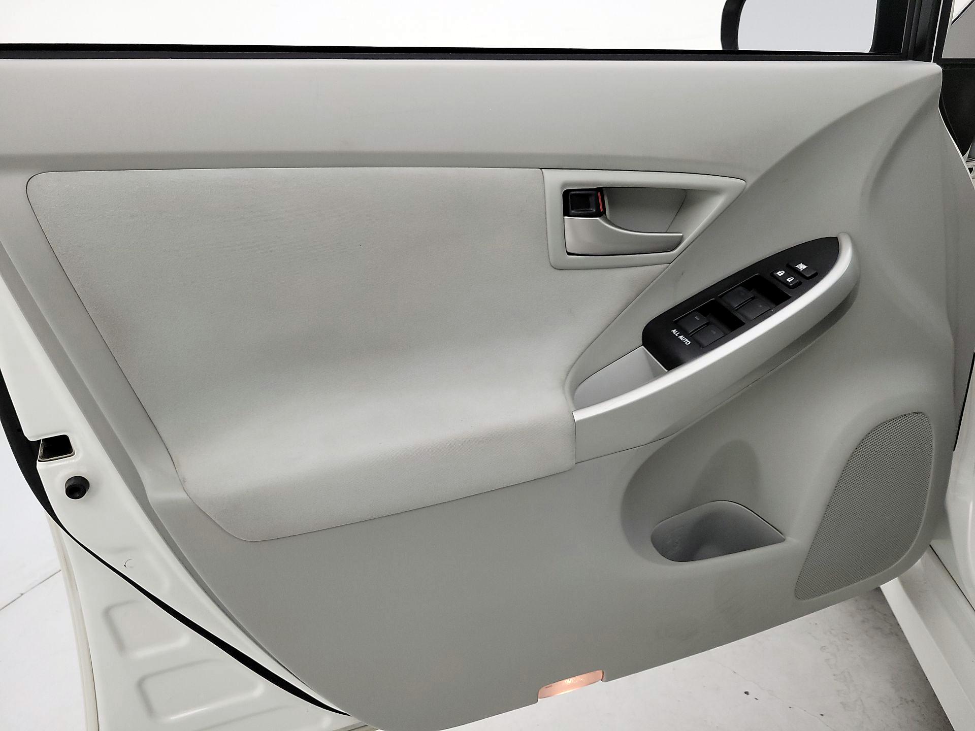 Thumbnail: 2015 Toyota Prius - 12