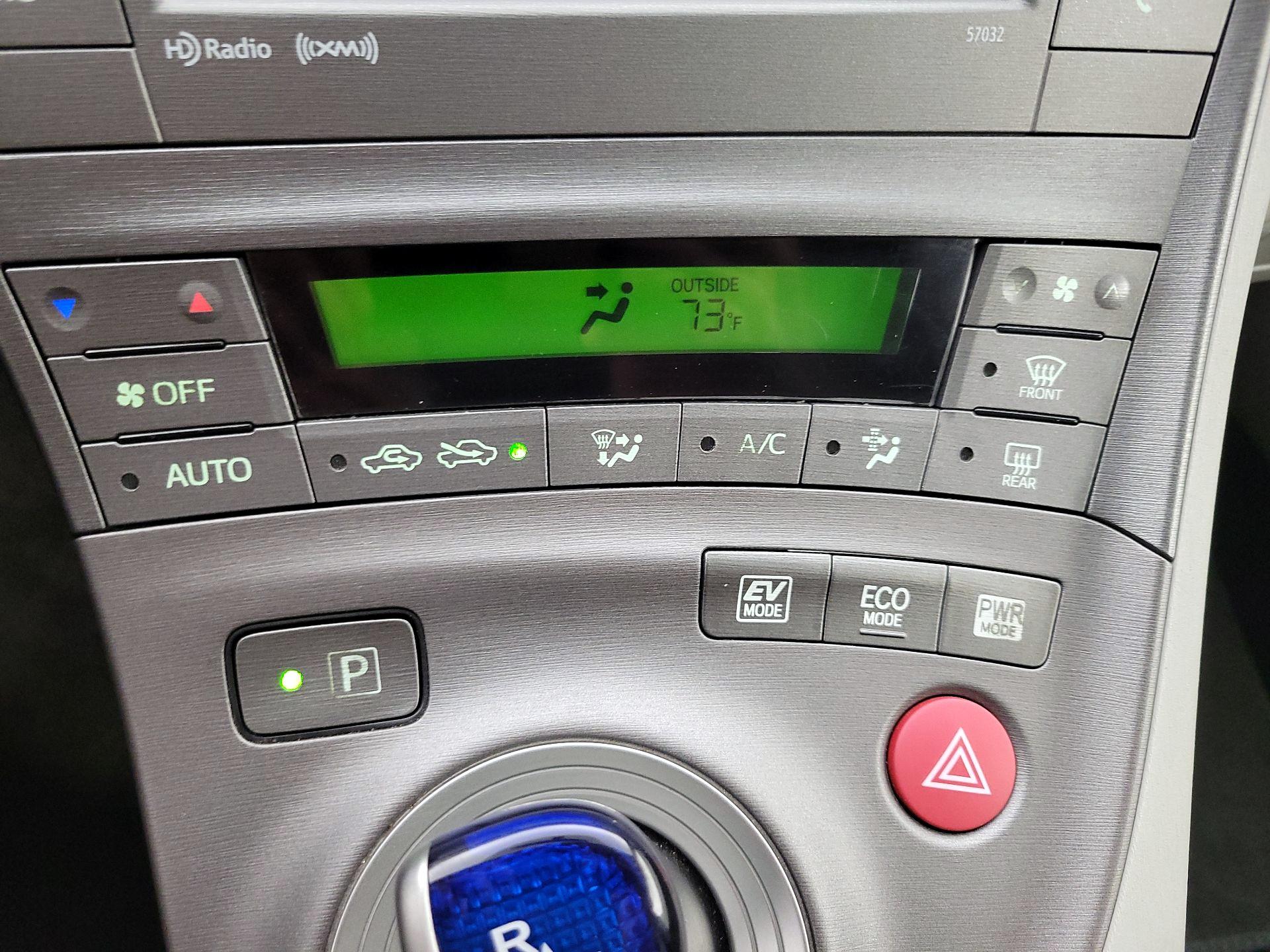 Thumbnail: 2015 Toyota Prius - 16