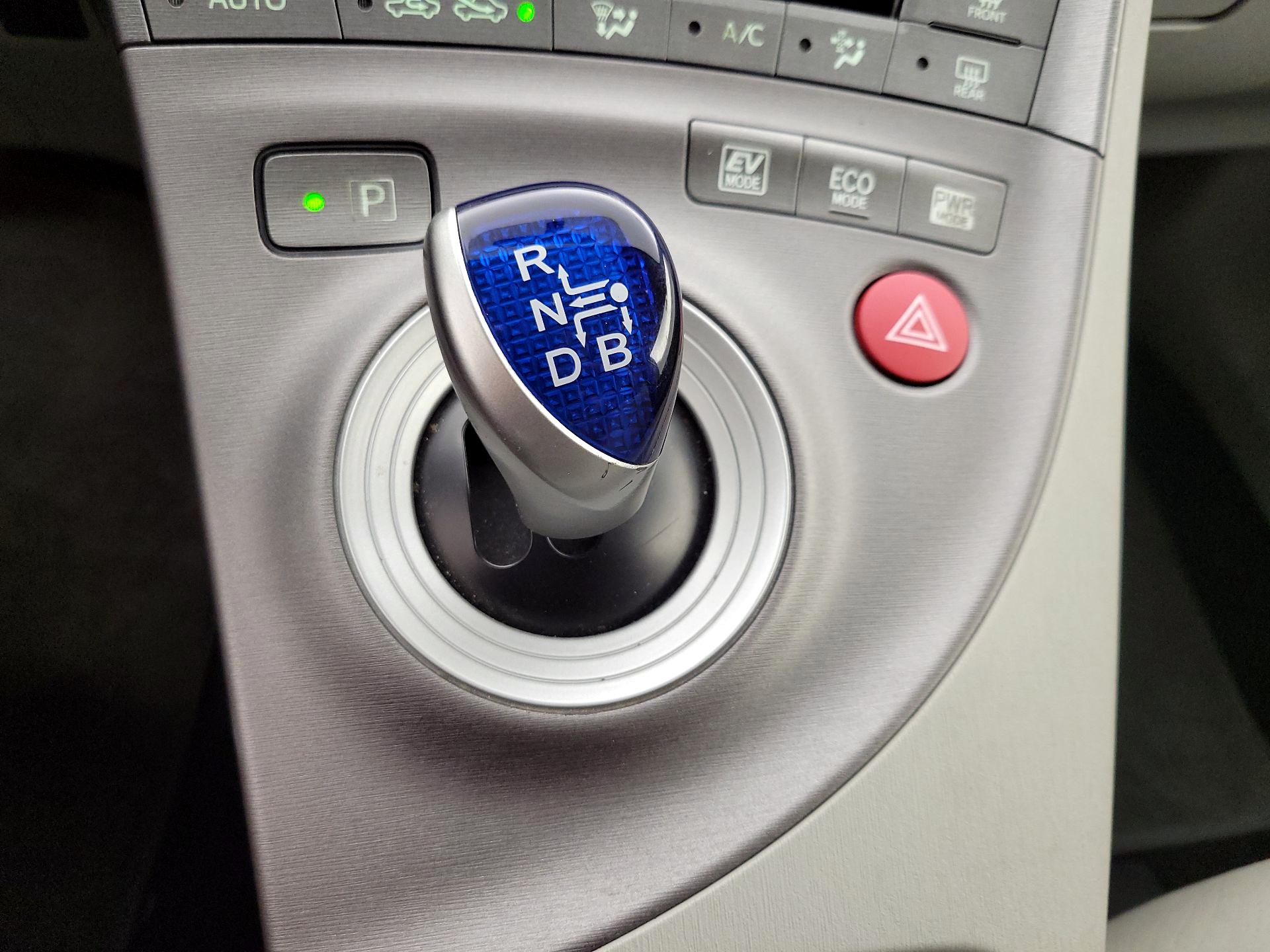 Thumbnail: 2015 Toyota Prius - 17