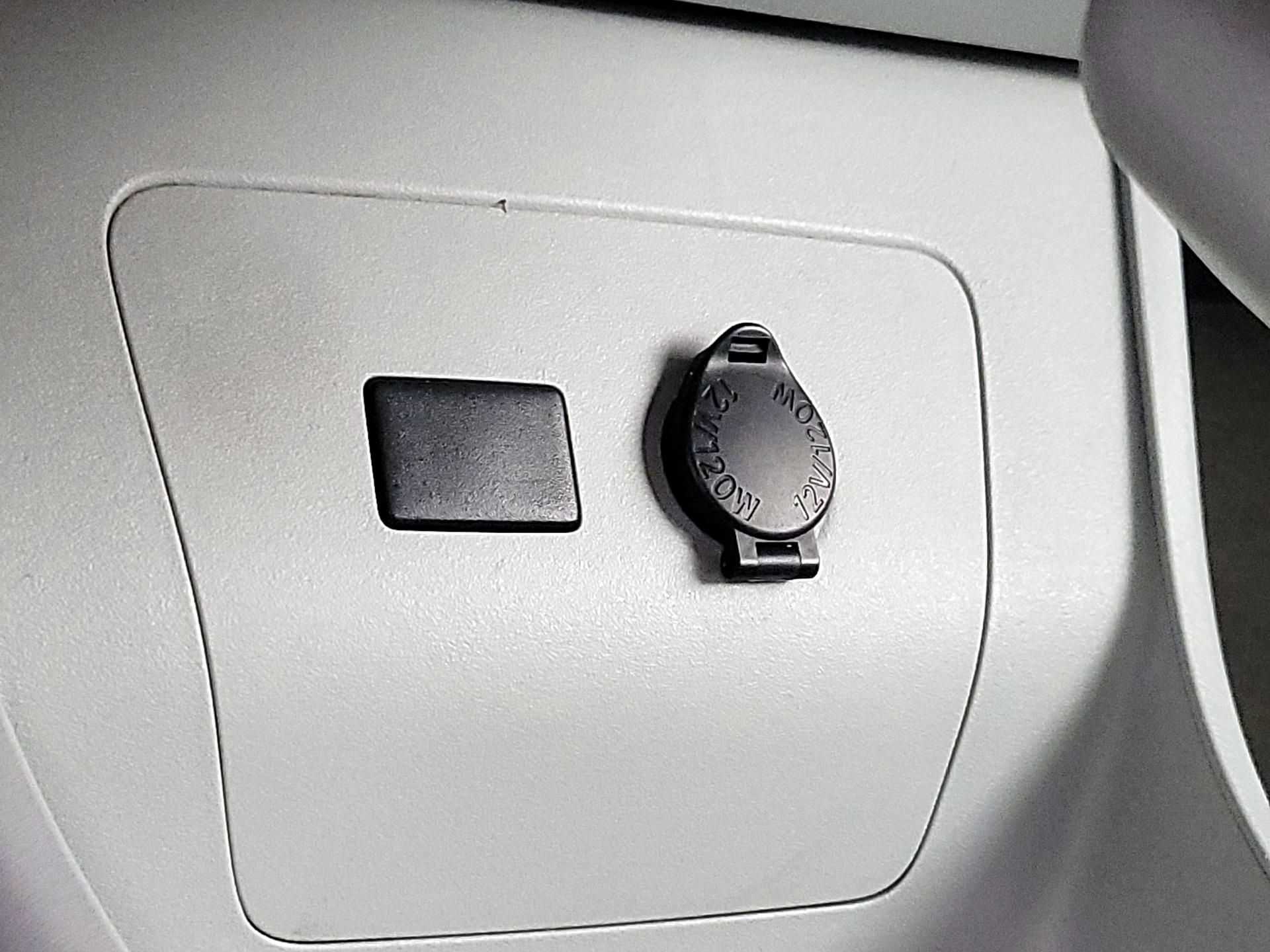 Thumbnail: 2015 Toyota Prius - 18