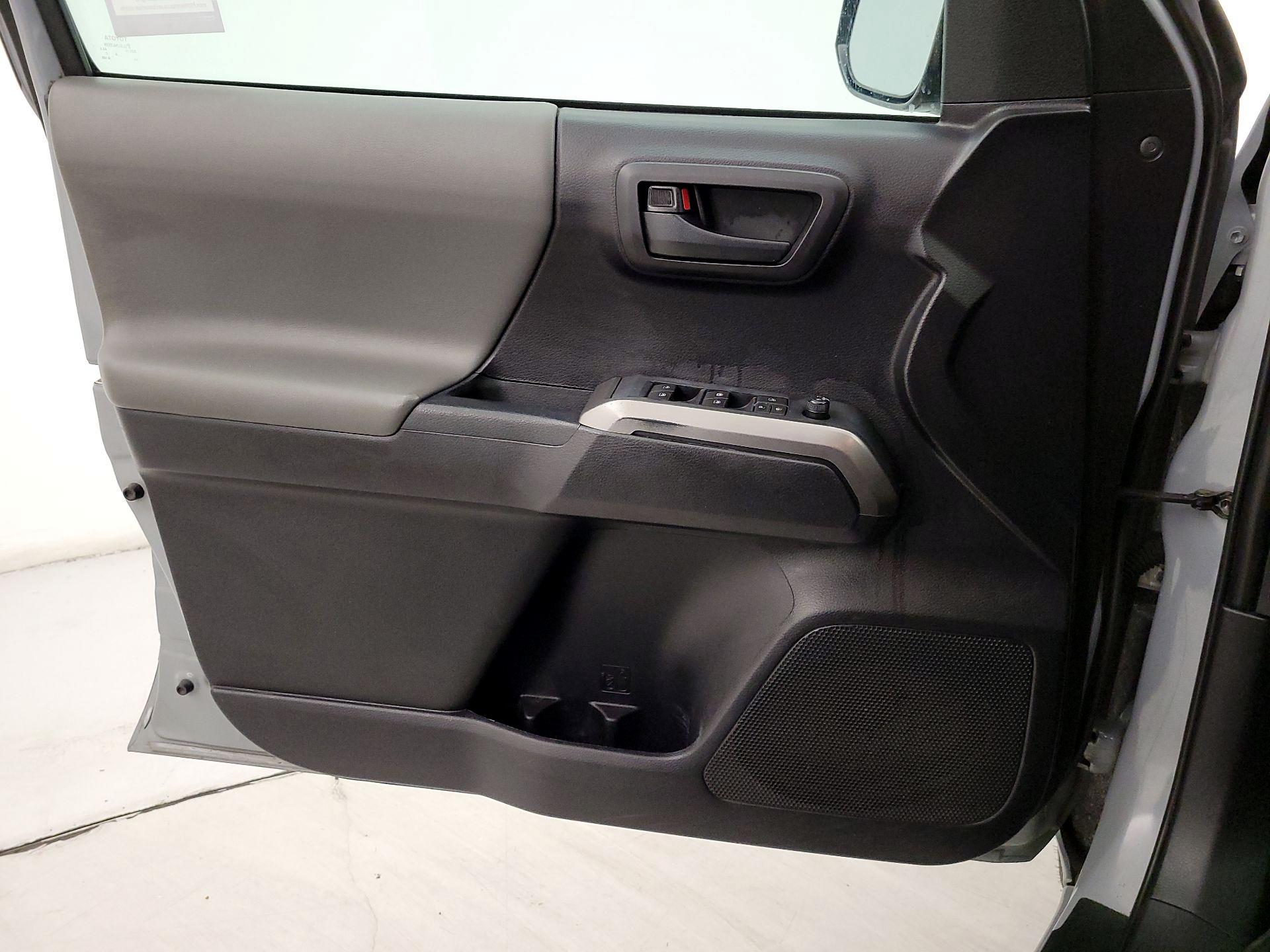 Thumbnail: 2020 Toyota Tacoma - 12