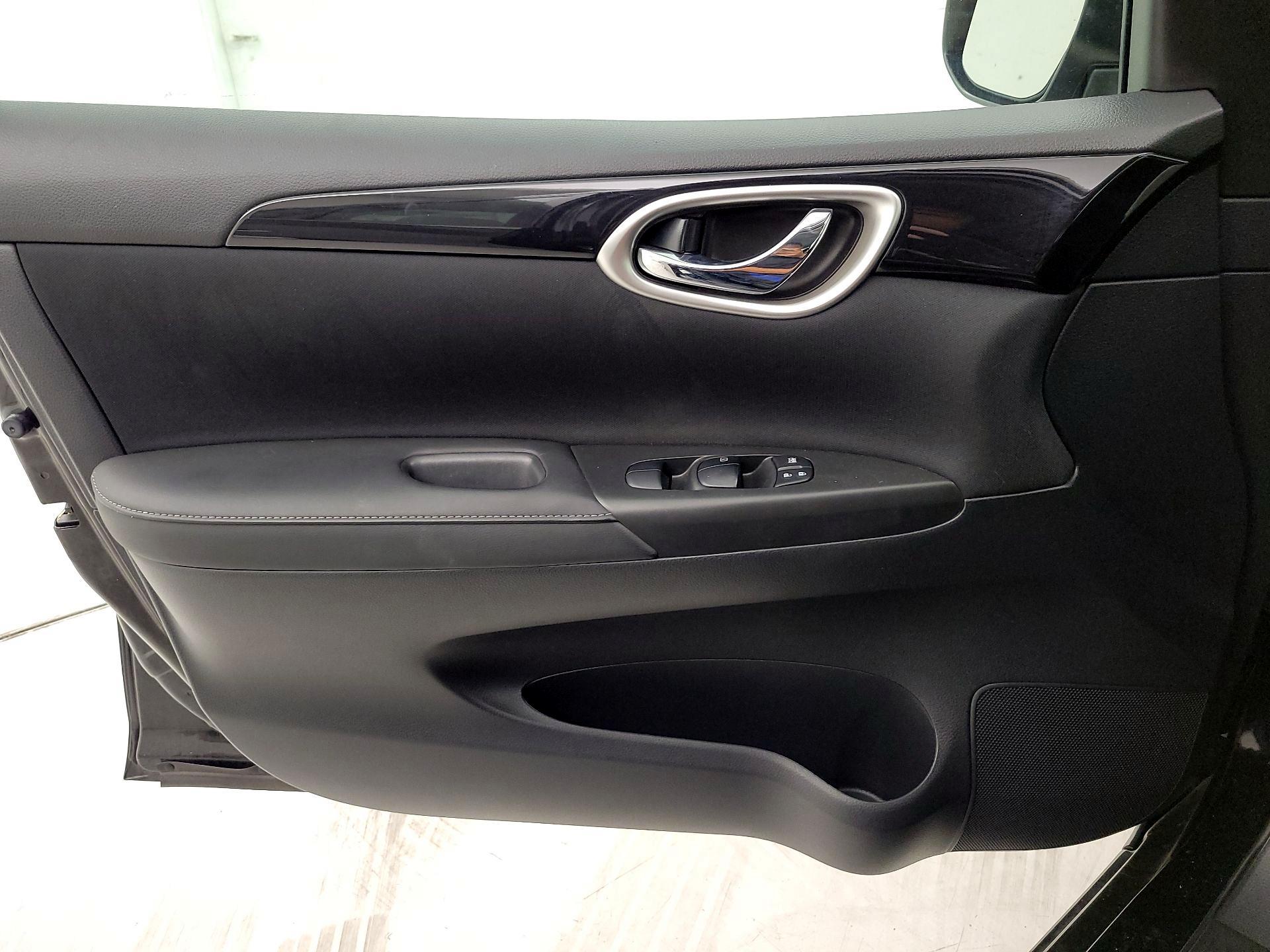 Thumbnail: 2019 Nissan Sentra - 12