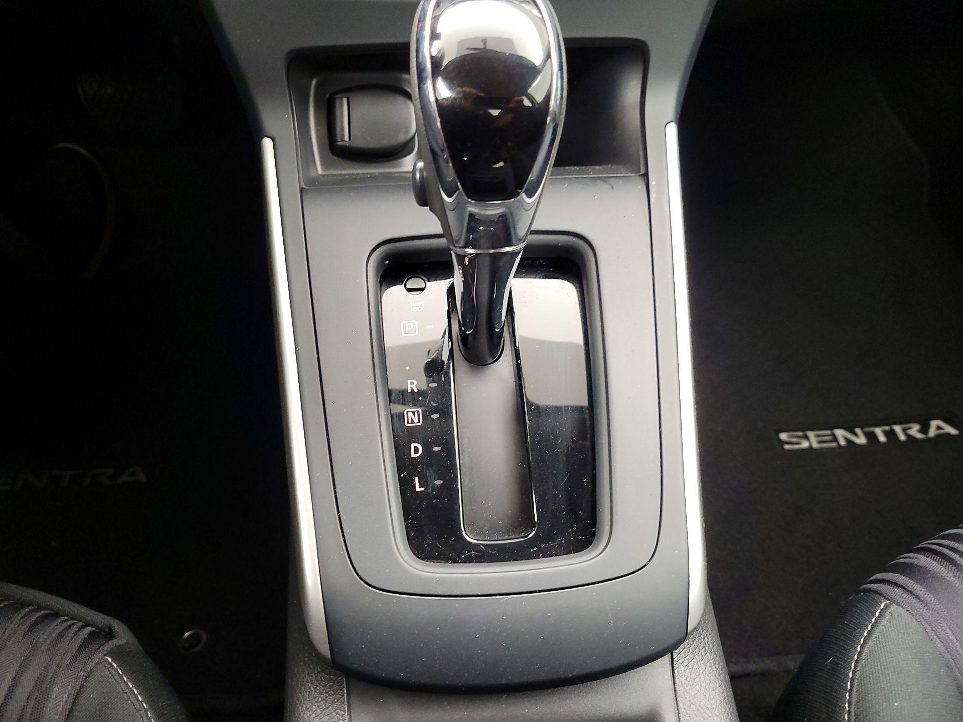 Thumbnail: 2019 Nissan Sentra - 17