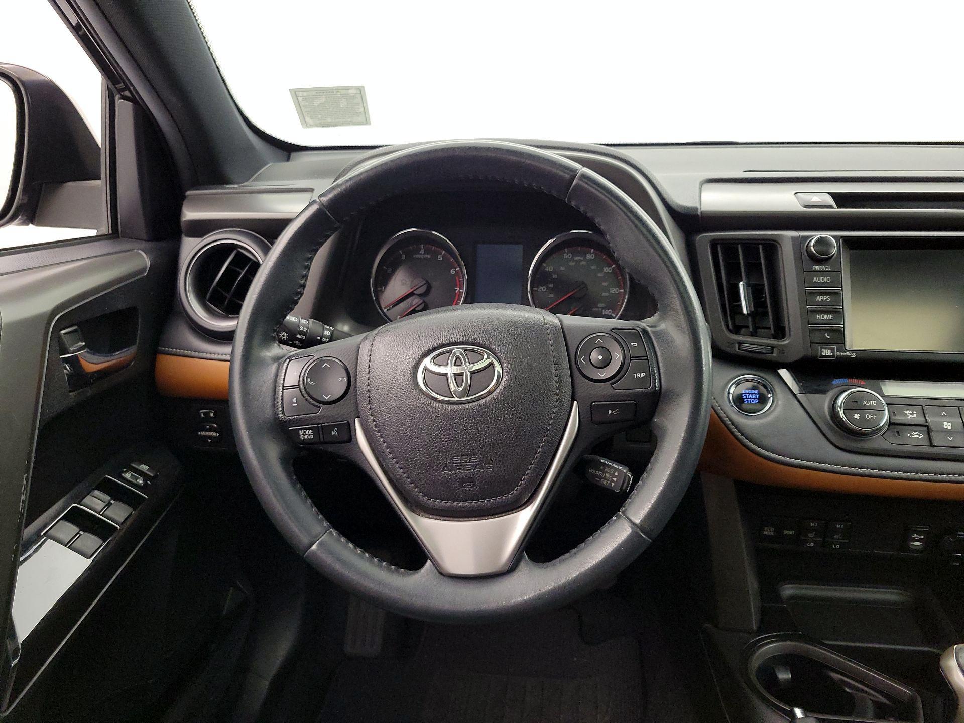 Thumbnail: 2017 Toyota RAV4 - 10