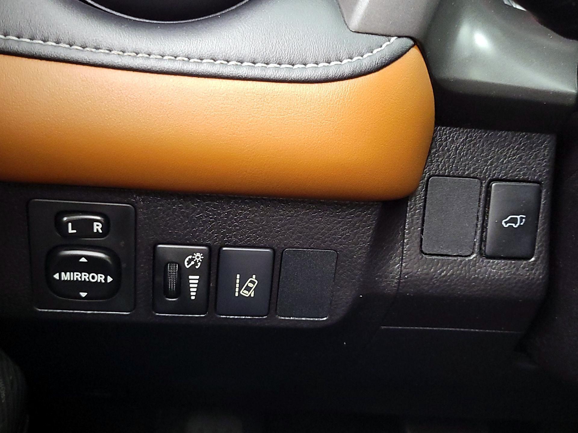 Thumbnail: 2017 Toyota RAV4 - 13