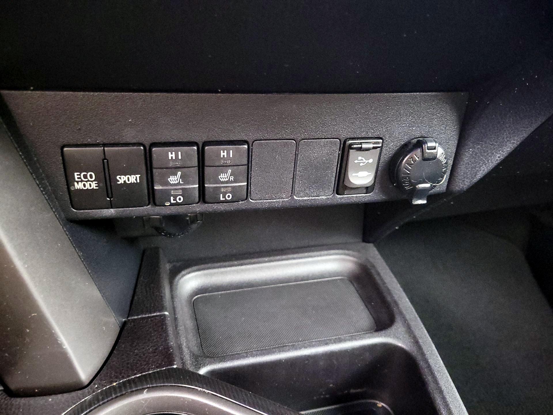 Thumbnail: 2017 Toyota RAV4 - 18