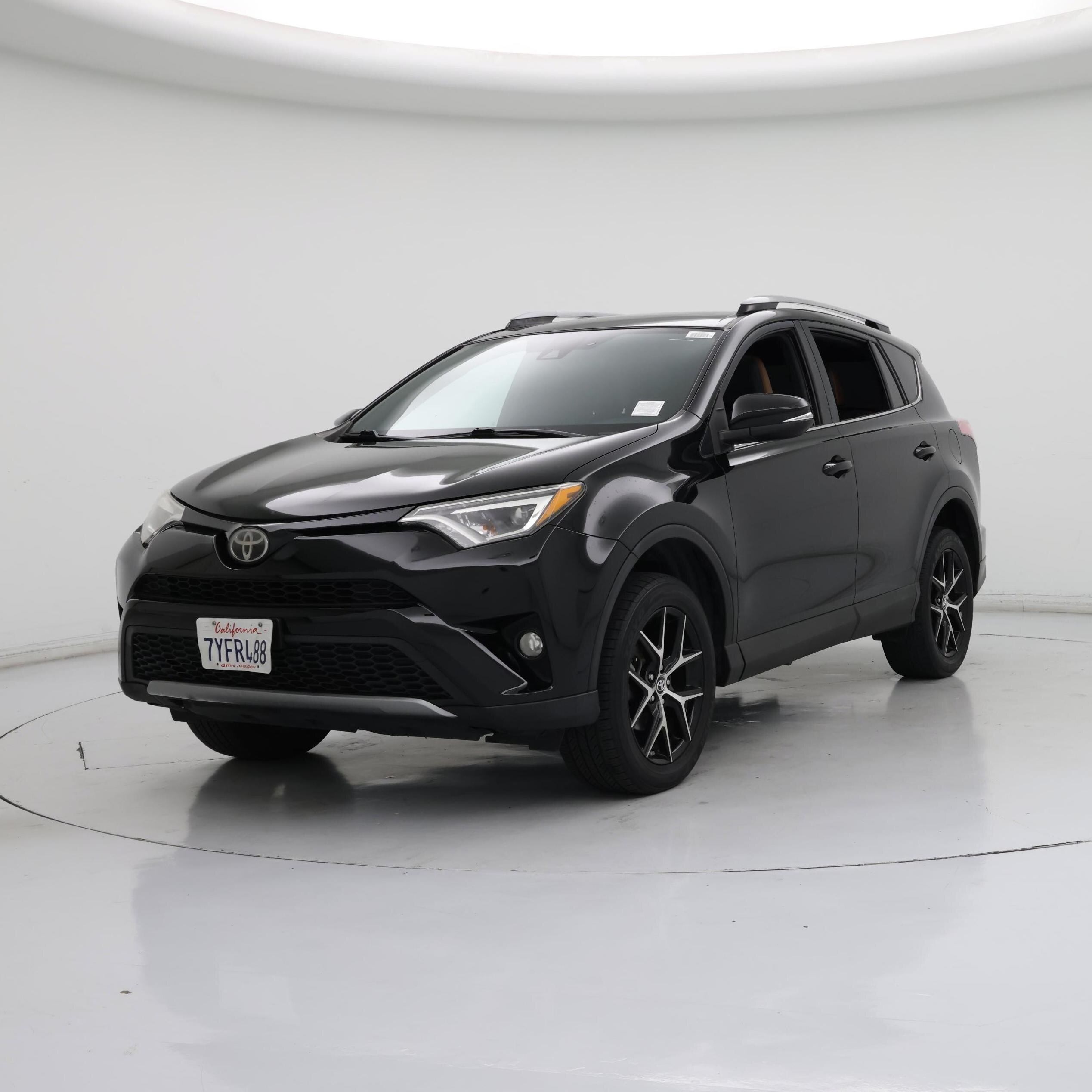 Thumbnail: 2017 Toyota RAV4 - 4