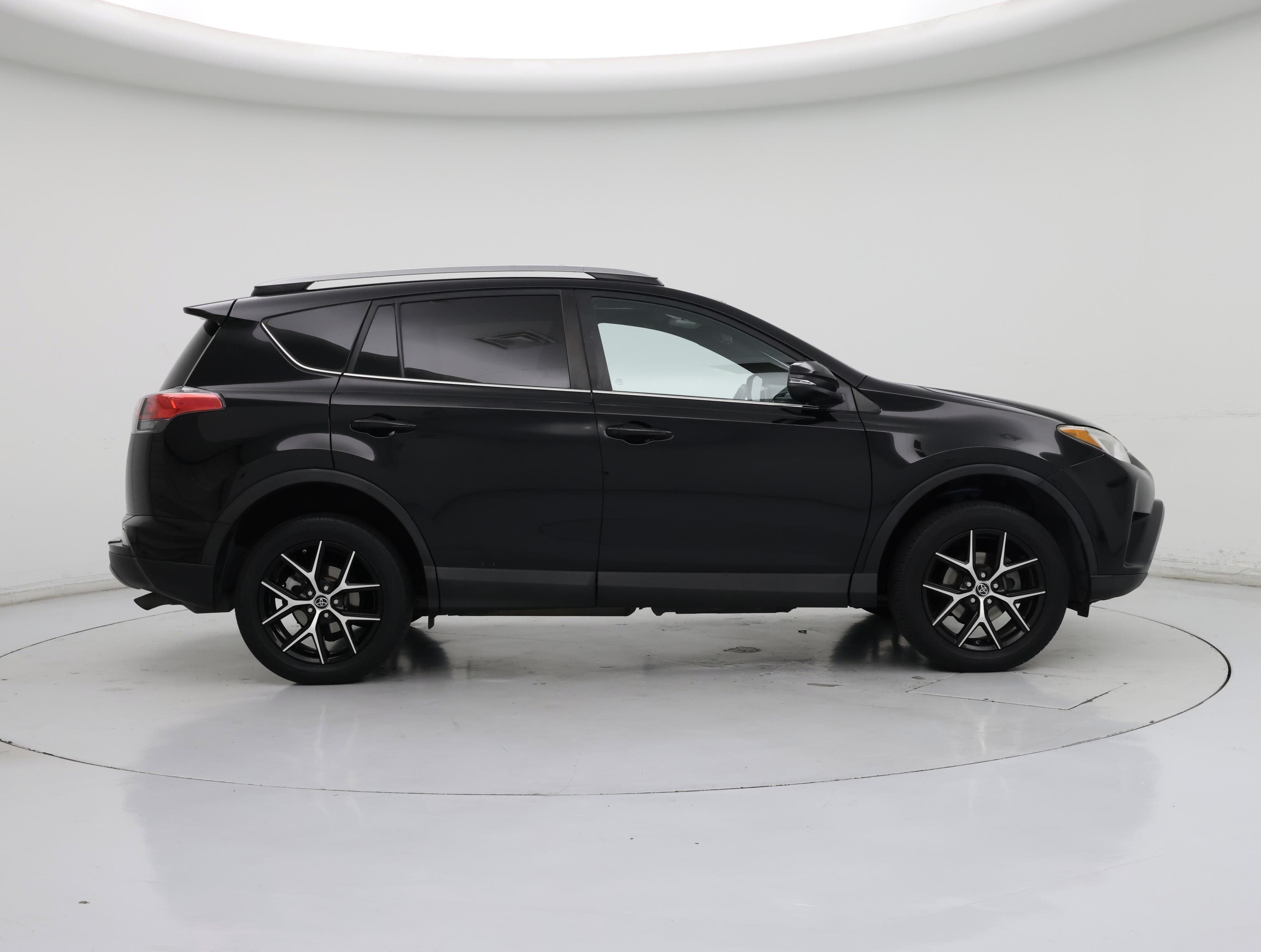 Thumbnail: 2017 Toyota RAV4 - 7