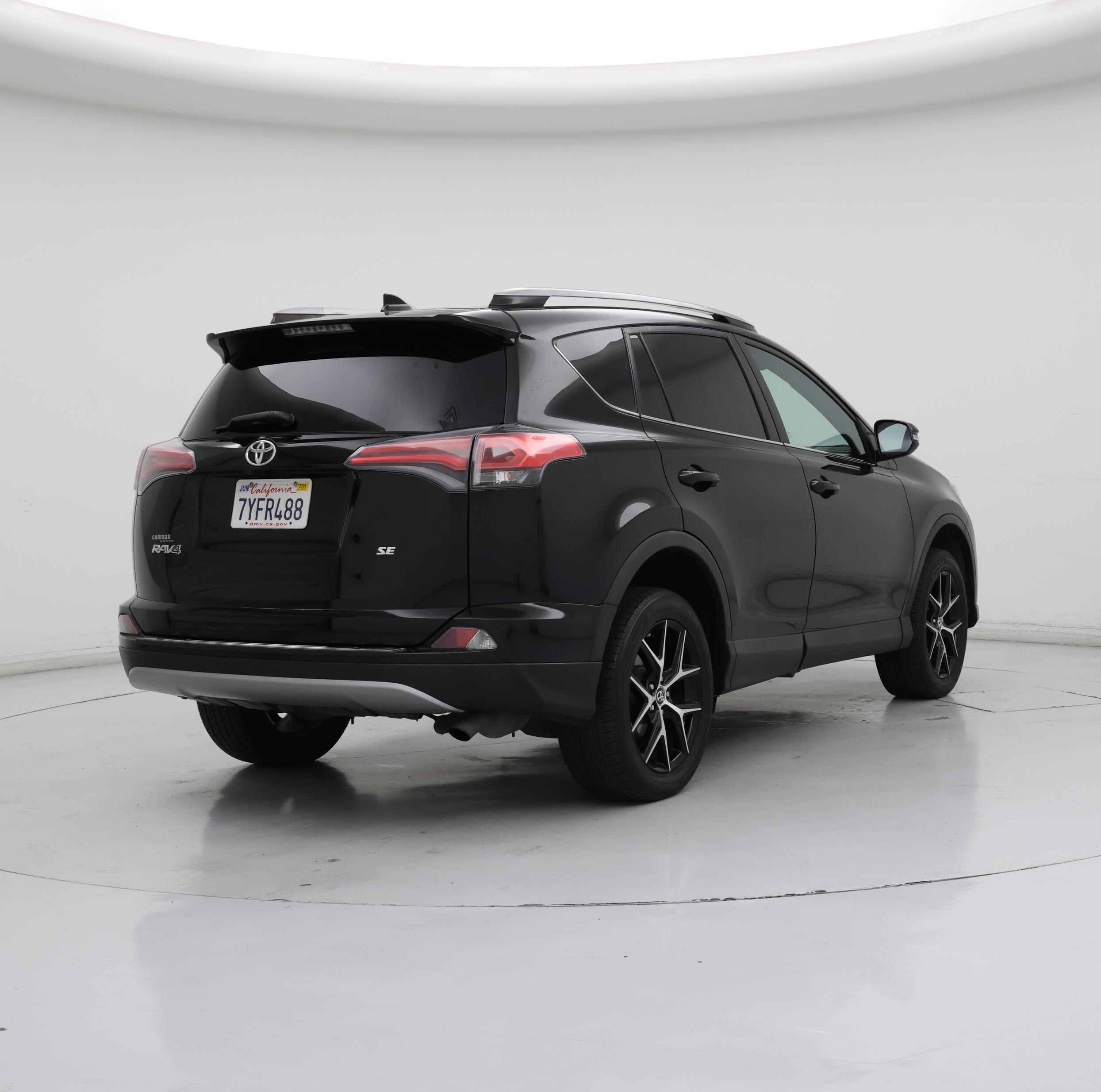 Thumbnail: 2017 Toyota RAV4 - 8