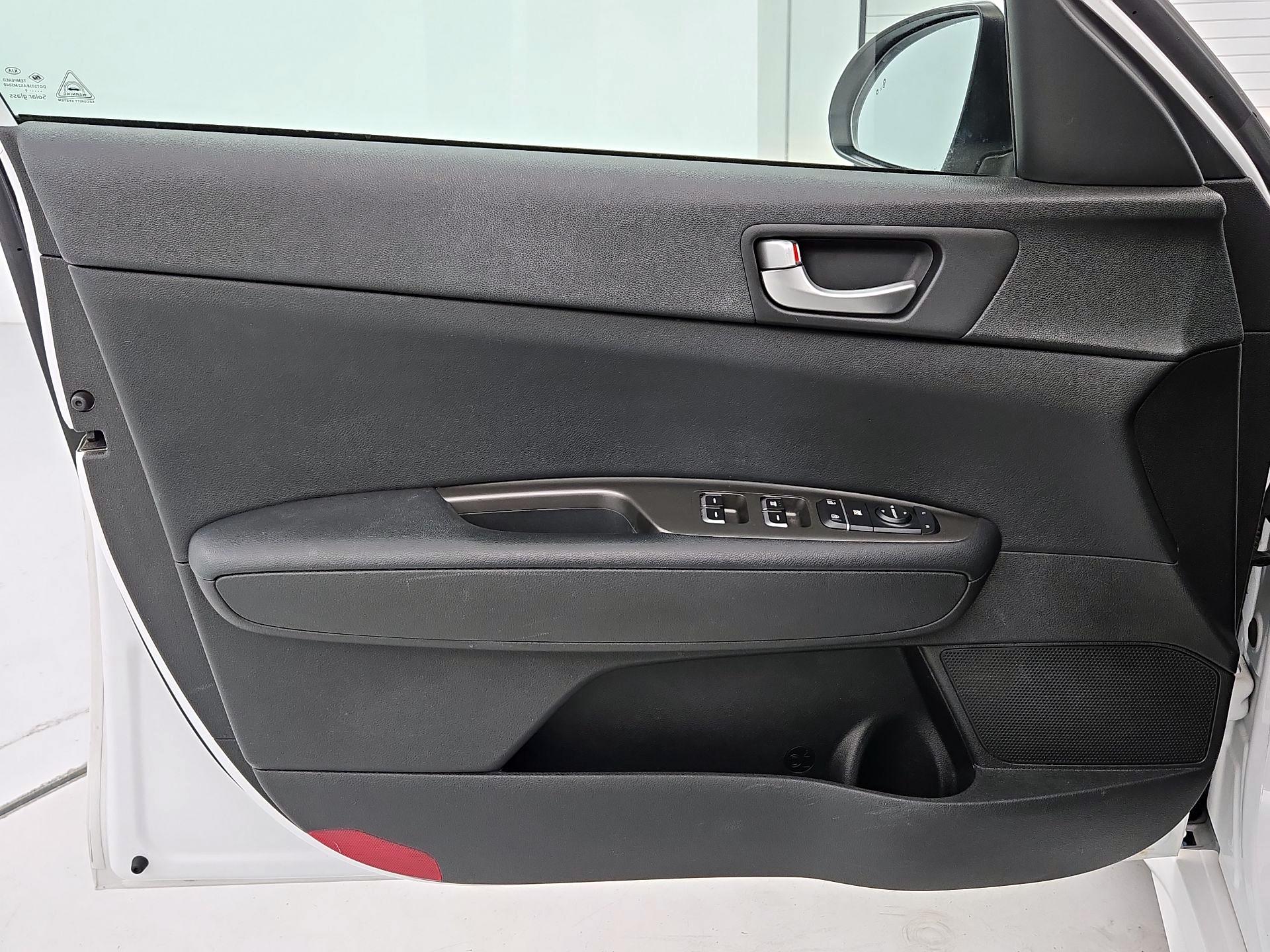 Thumbnail: 2019 Kia Optima - 12