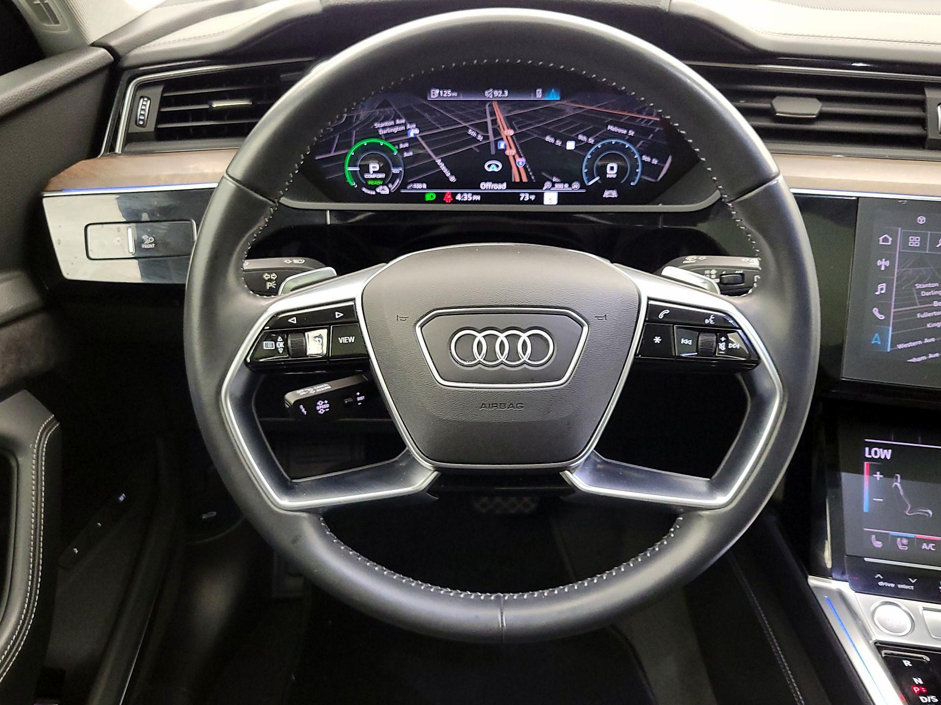 Thumbnail: 2019 Audi e-tron - 10