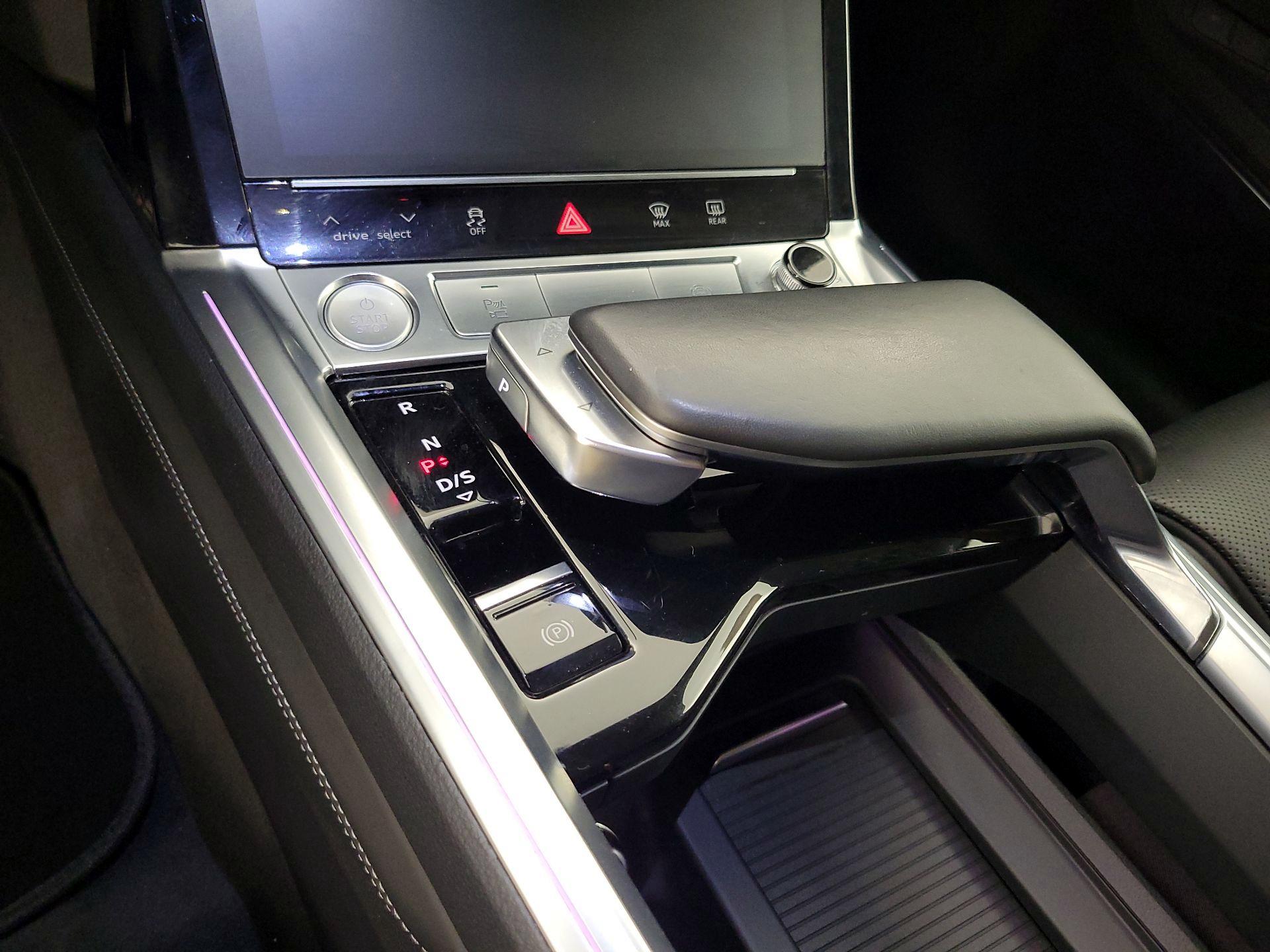 Thumbnail: 2019 Audi e-tron - 18