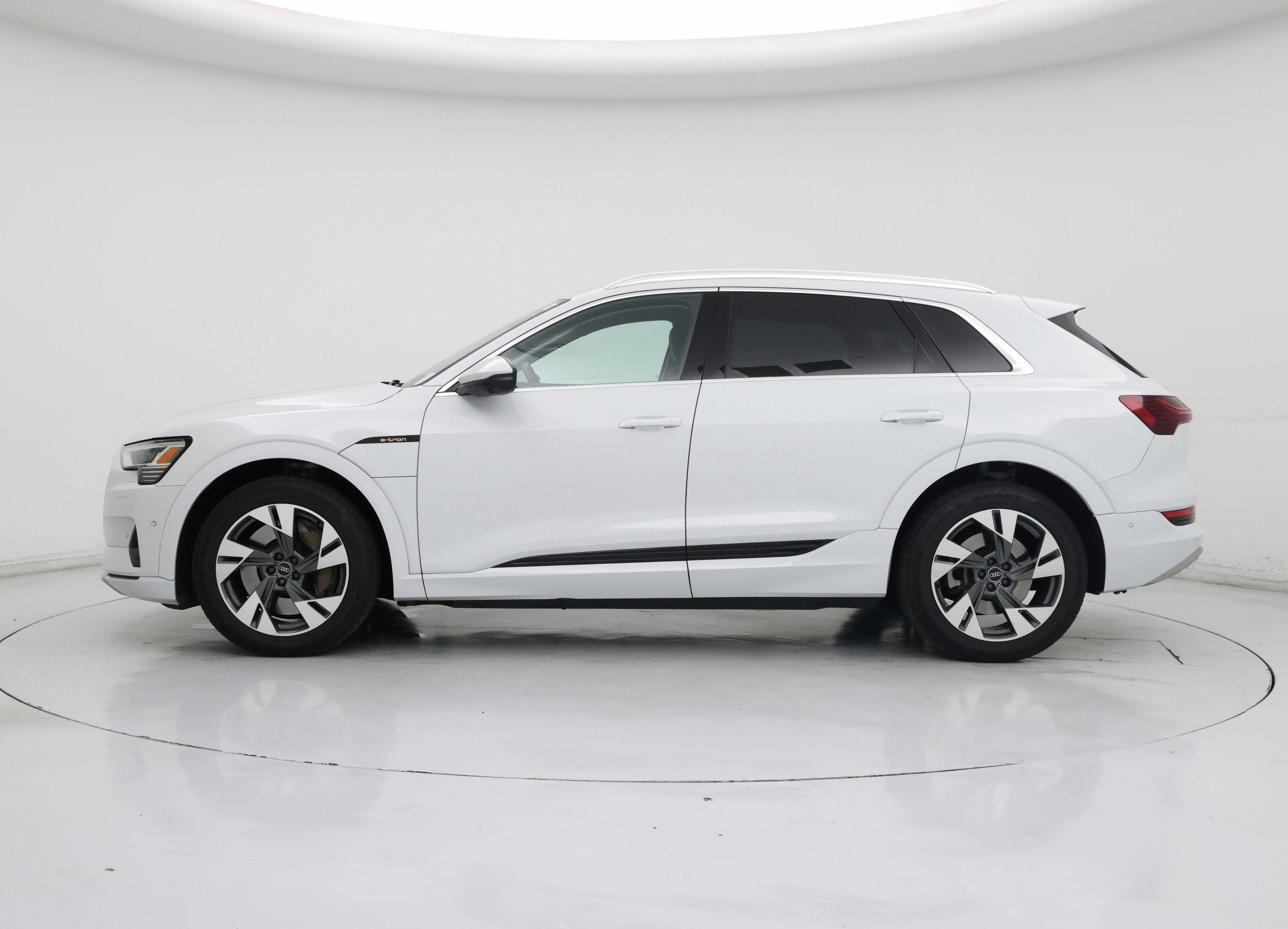 Thumbnail: 2019 Audi e-tron - 3
