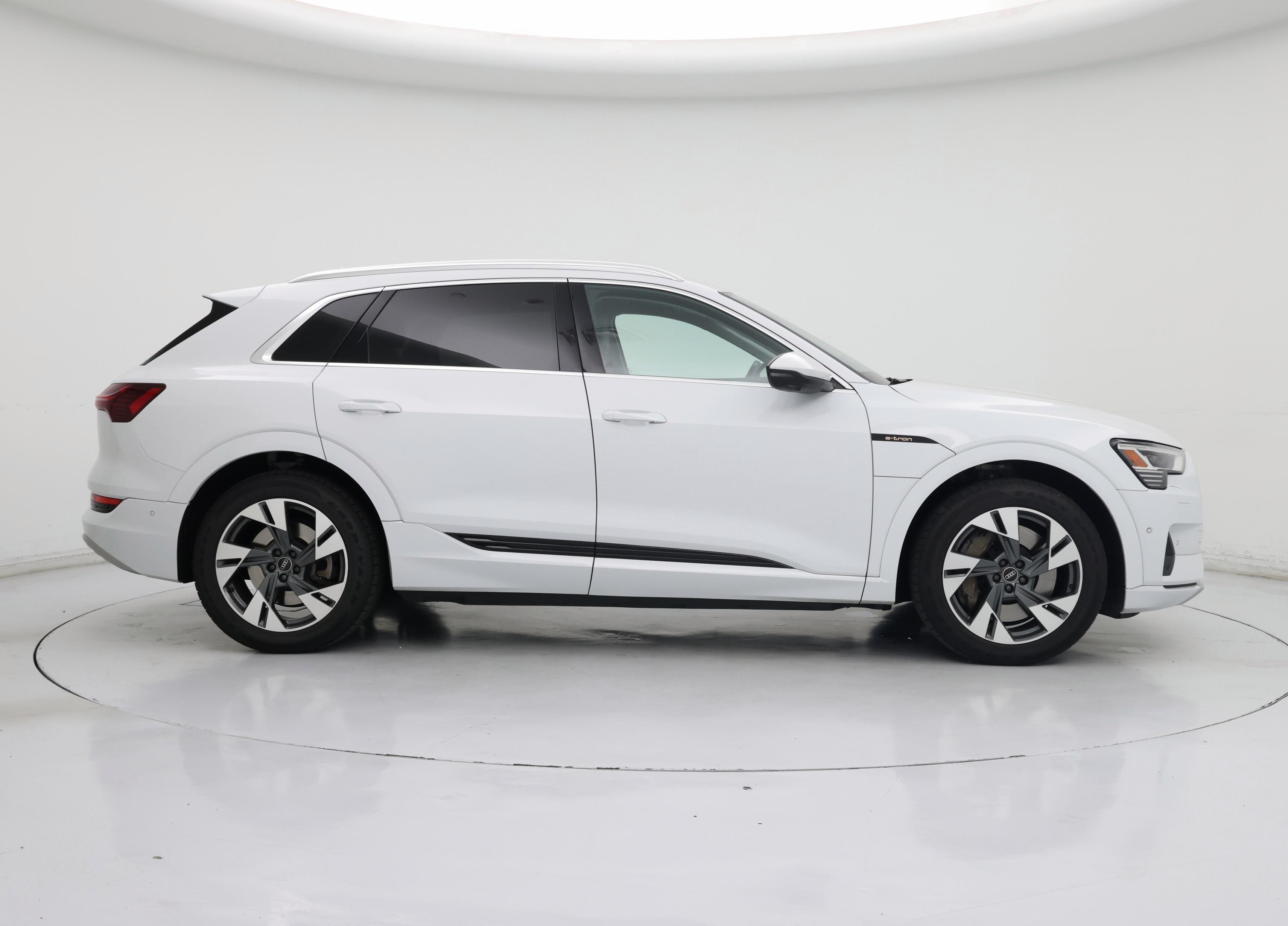 Thumbnail: 2019 Audi e-tron - 7