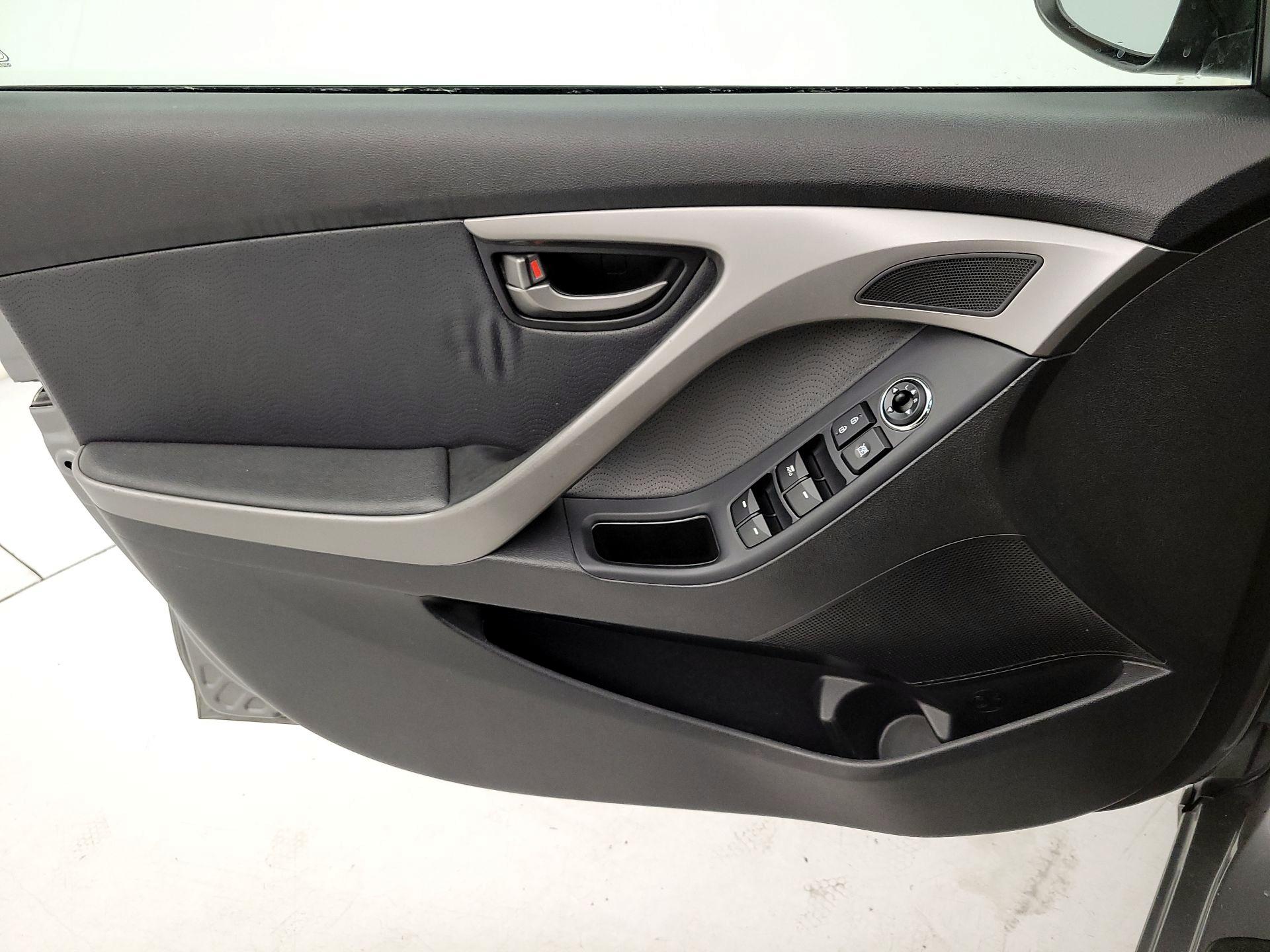 Thumbnail: 2013 Hyundai Elantra - 12