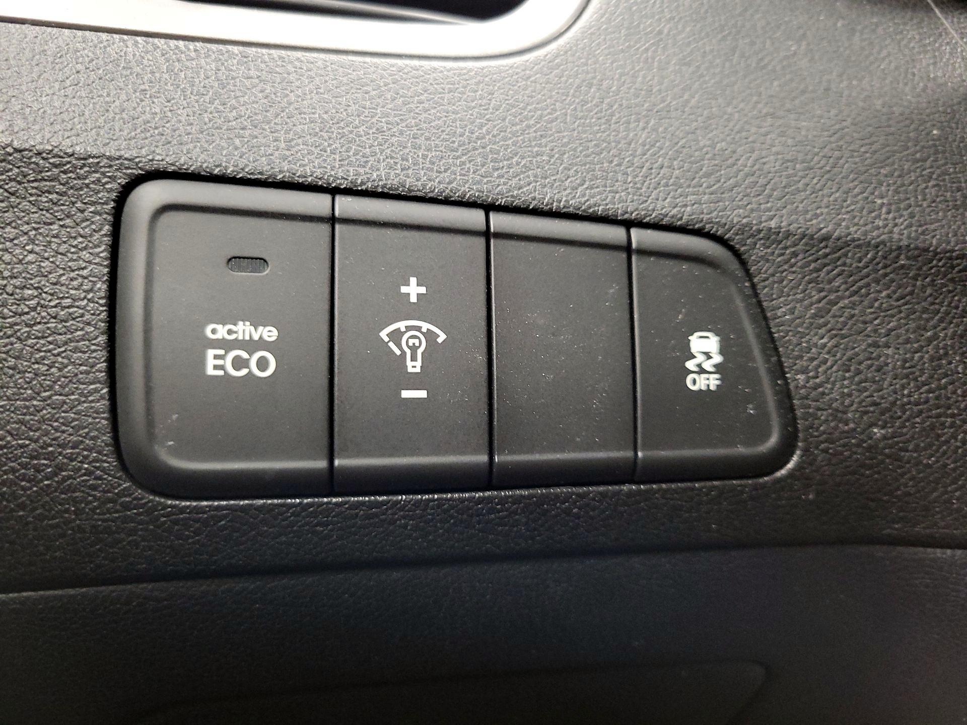 Thumbnail: 2013 Hyundai Elantra - 13