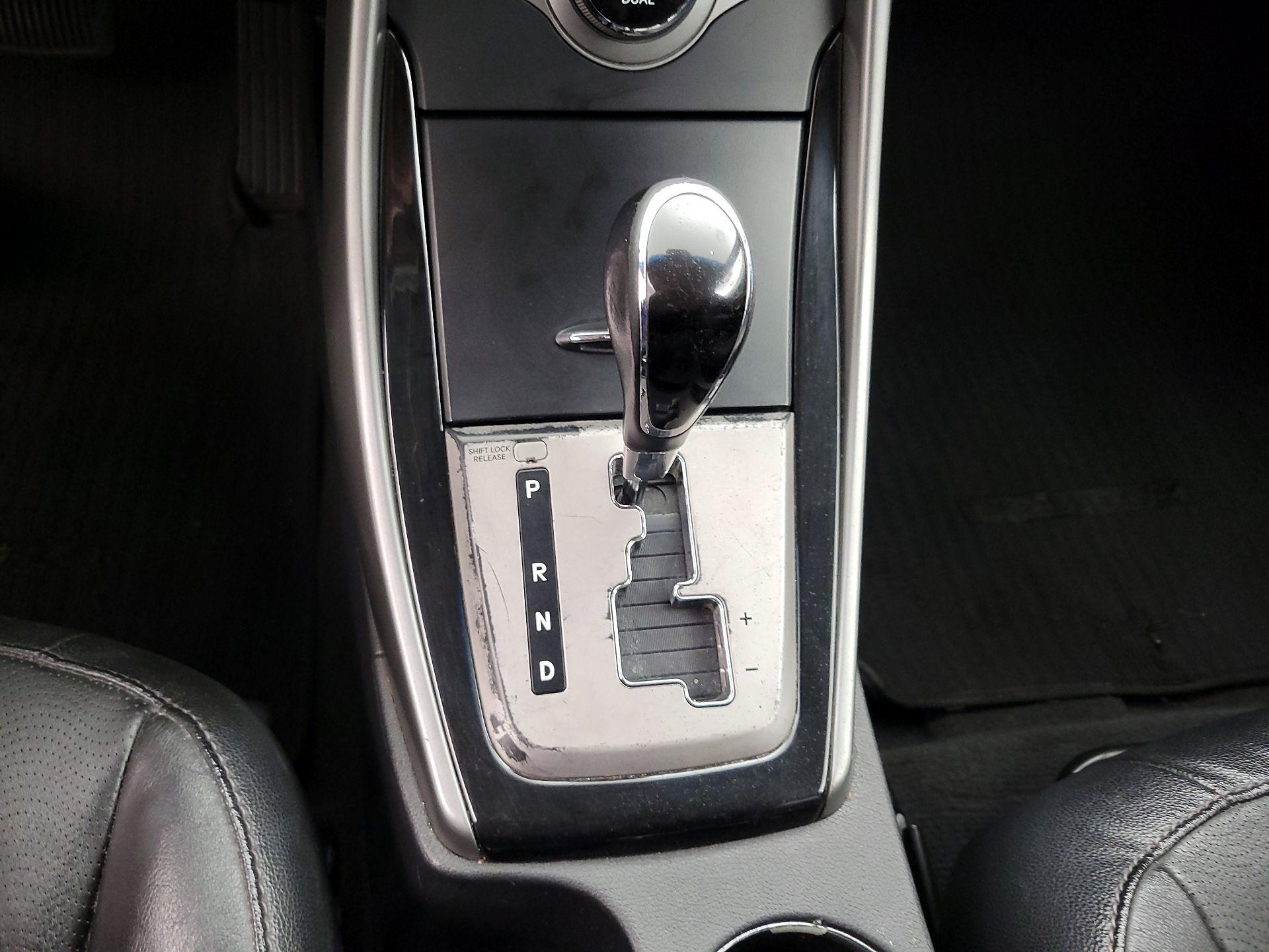 Thumbnail: 2013 Hyundai Elantra - 18