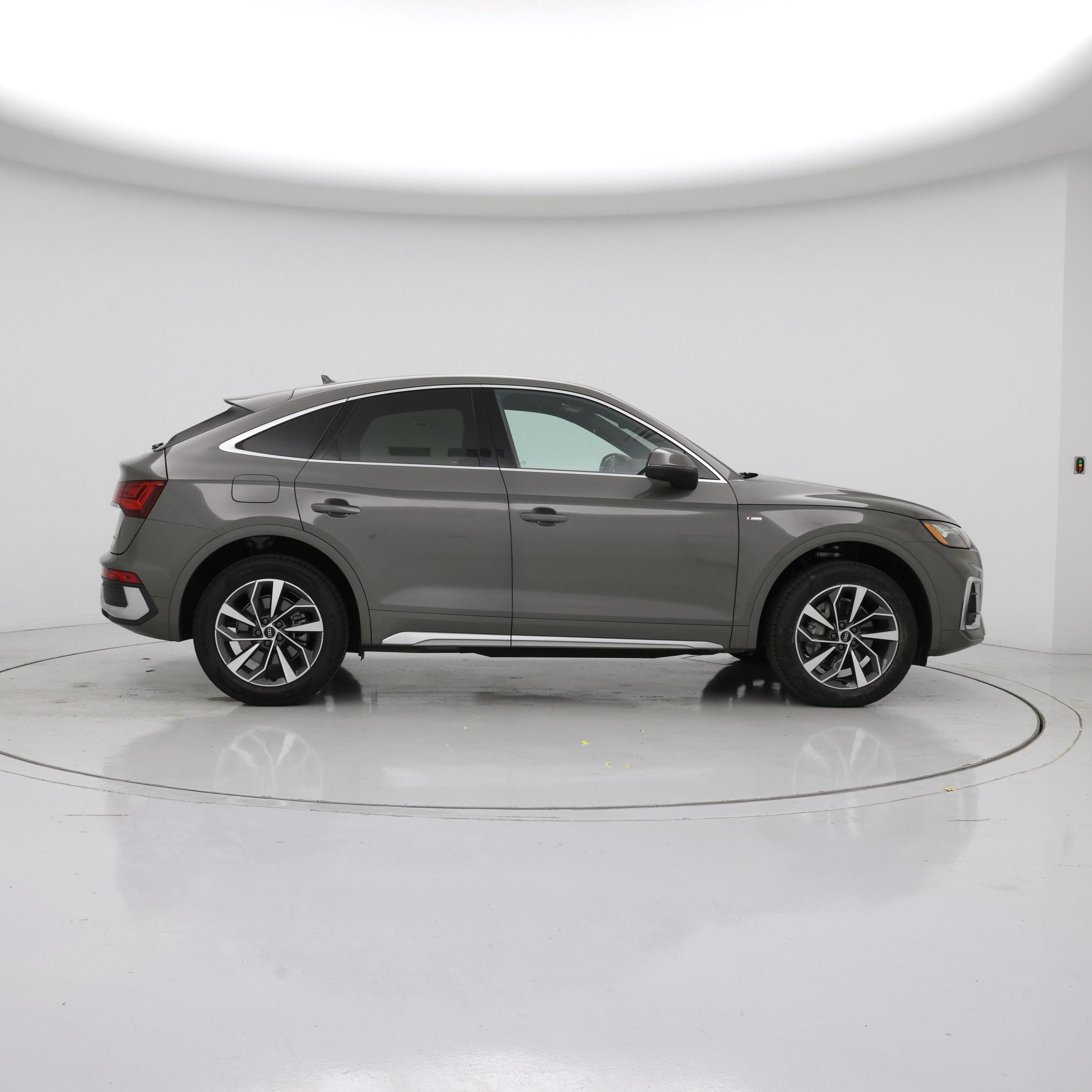 Thumbnail: 2023 Audi Q5 - 7