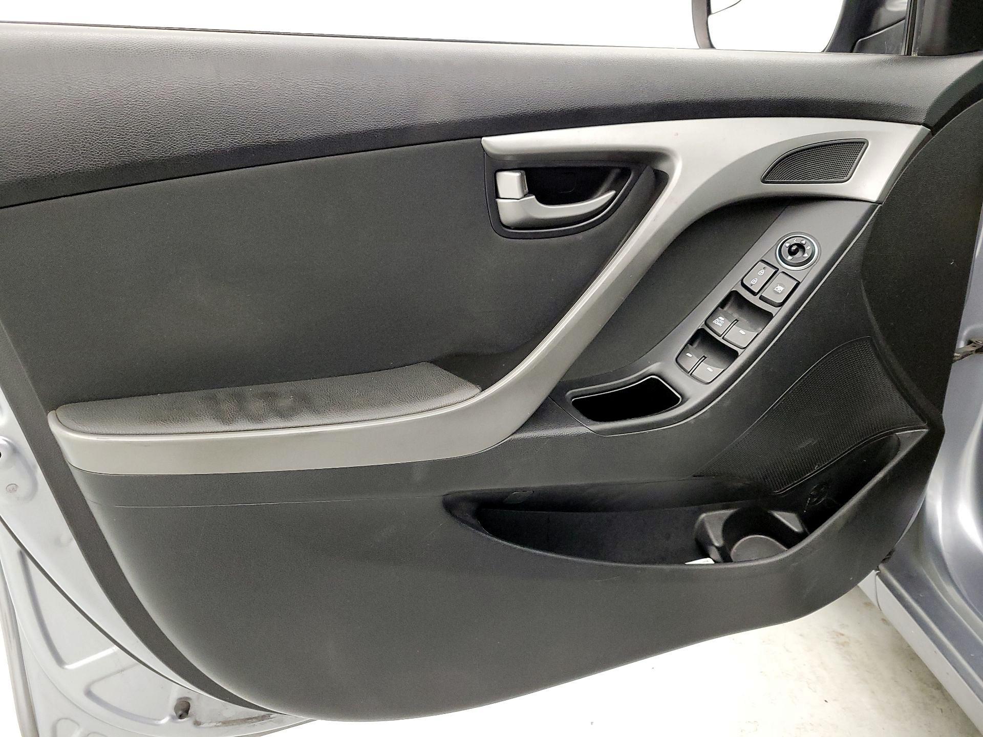 Thumbnail: 2015 Hyundai Elantra - 12