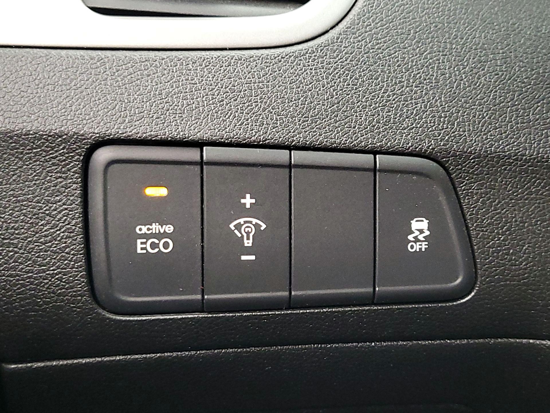 Thumbnail: 2015 Hyundai Elantra - 13