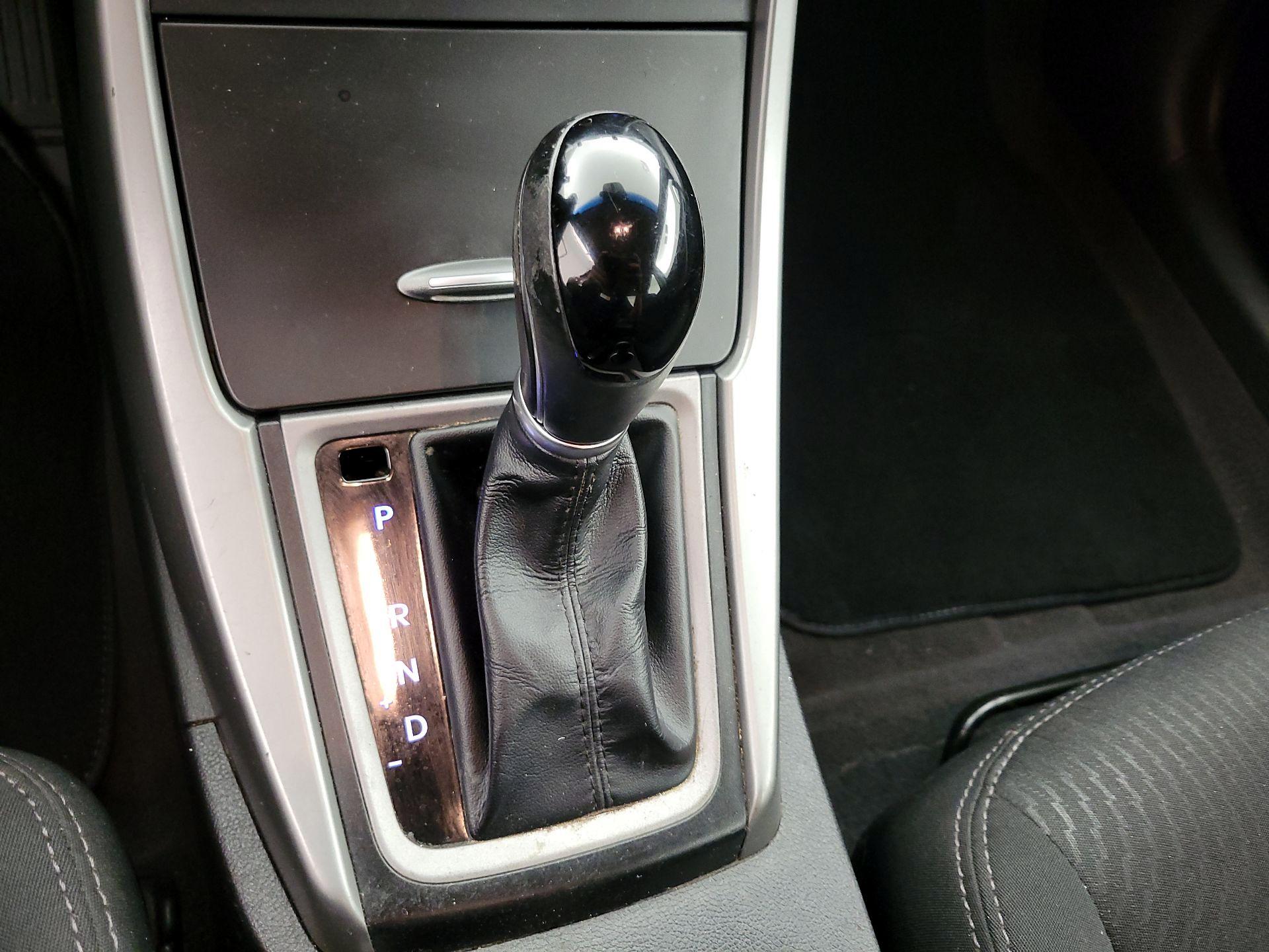 Thumbnail: 2015 Hyundai Elantra - 17
