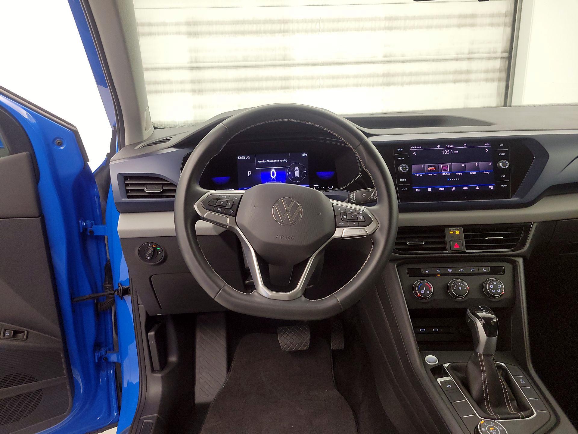 Thumbnail: 2022 Volkswagen Taos - 10