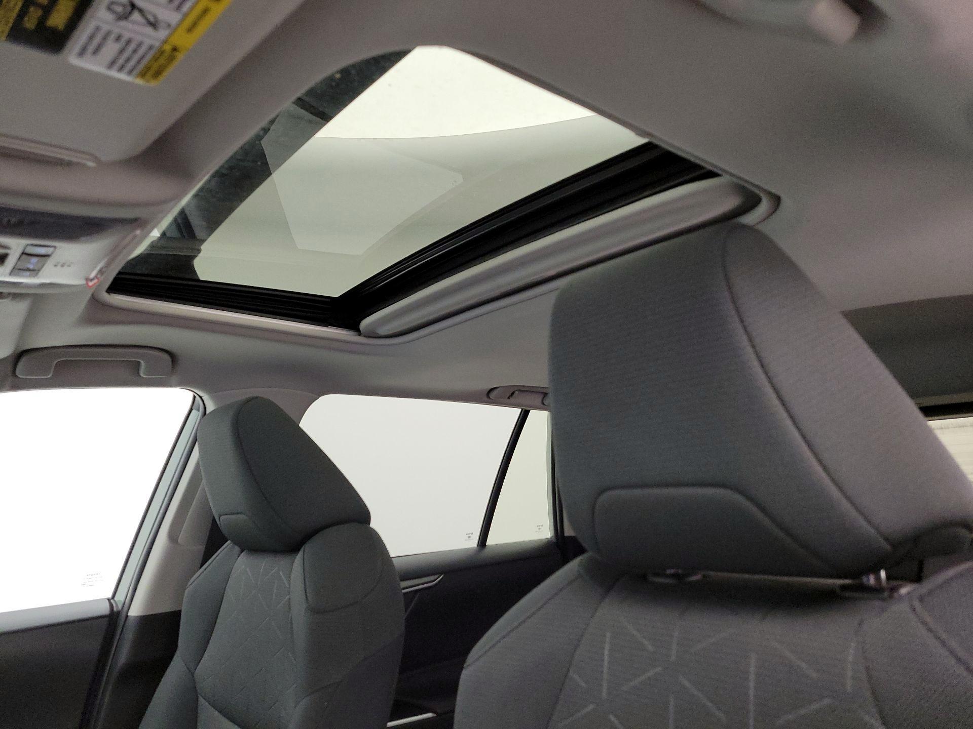 Thumbnail: 2022 Toyota RAV4 - 19