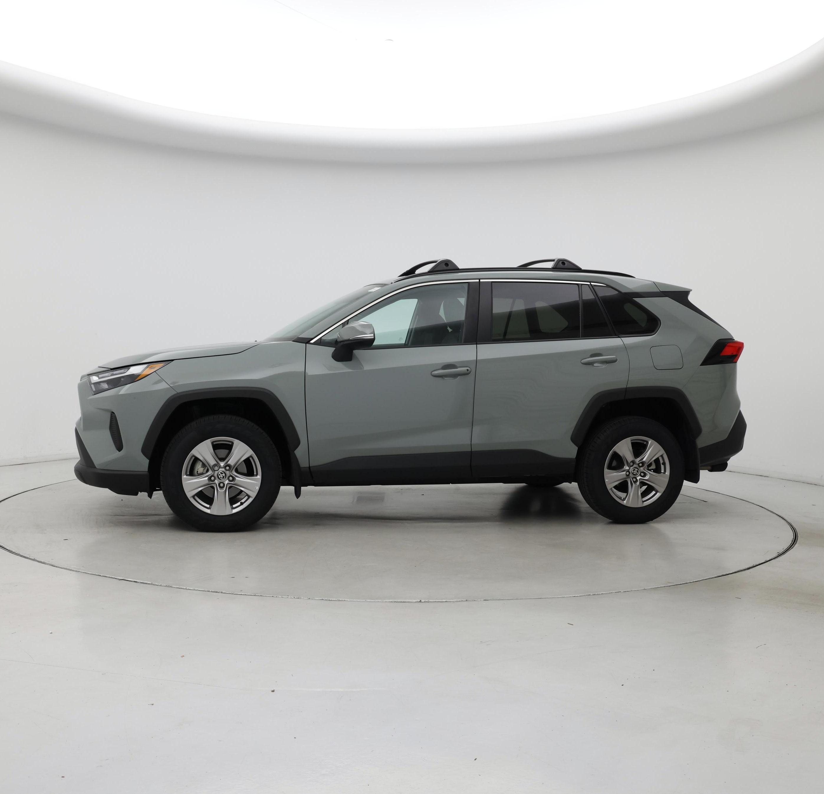 Thumbnail: 2022 Toyota RAV4 - 3