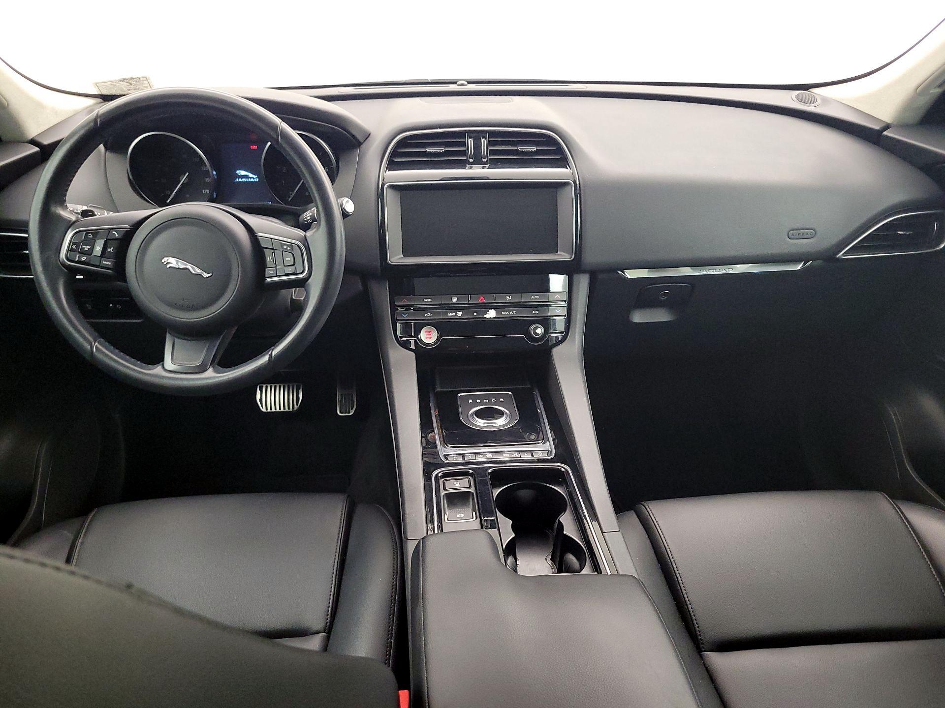 Thumbnail: 2019 Jaguar F-Pace - 9