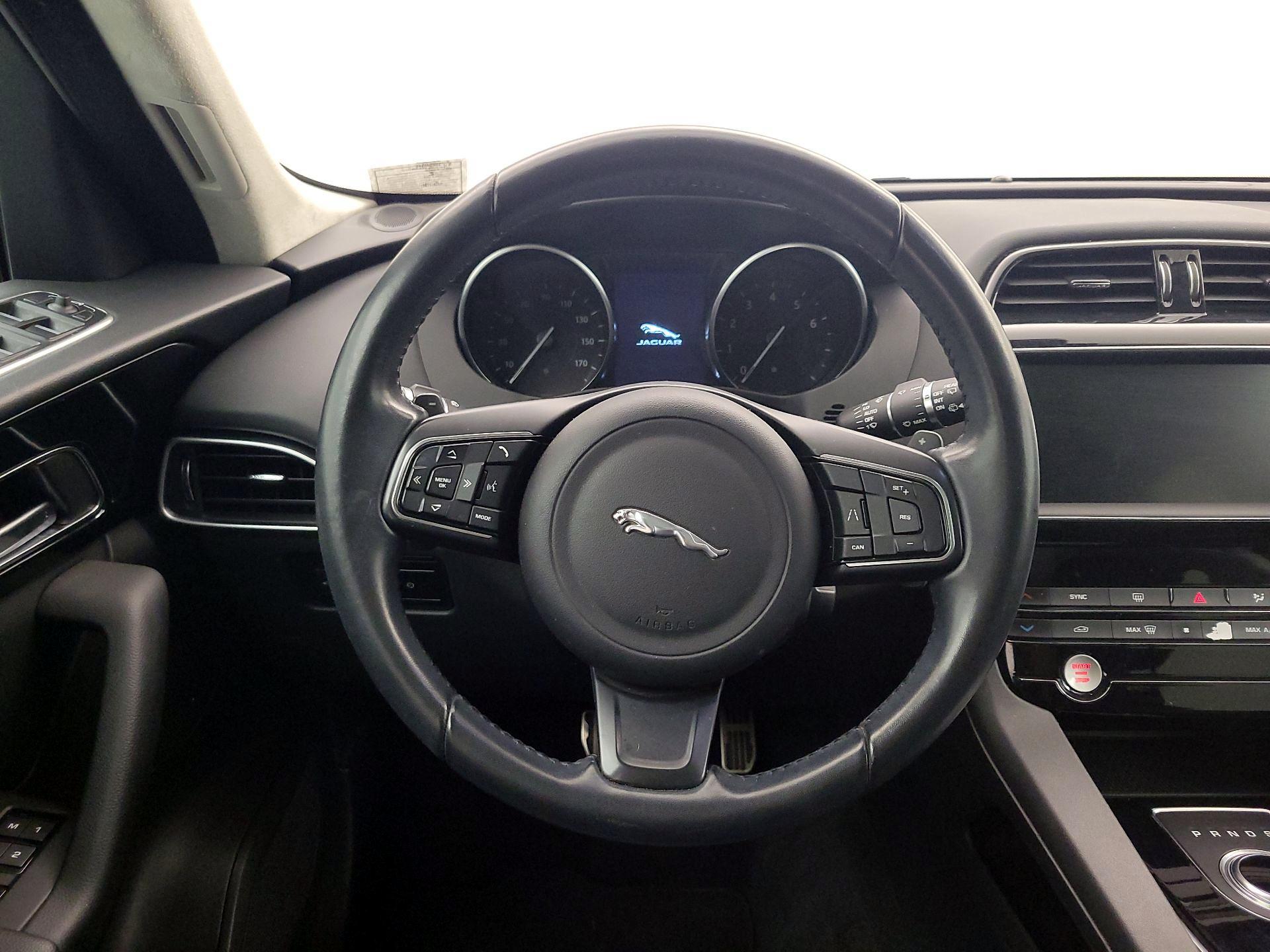 Thumbnail: 2019 Jaguar F-Pace - 10