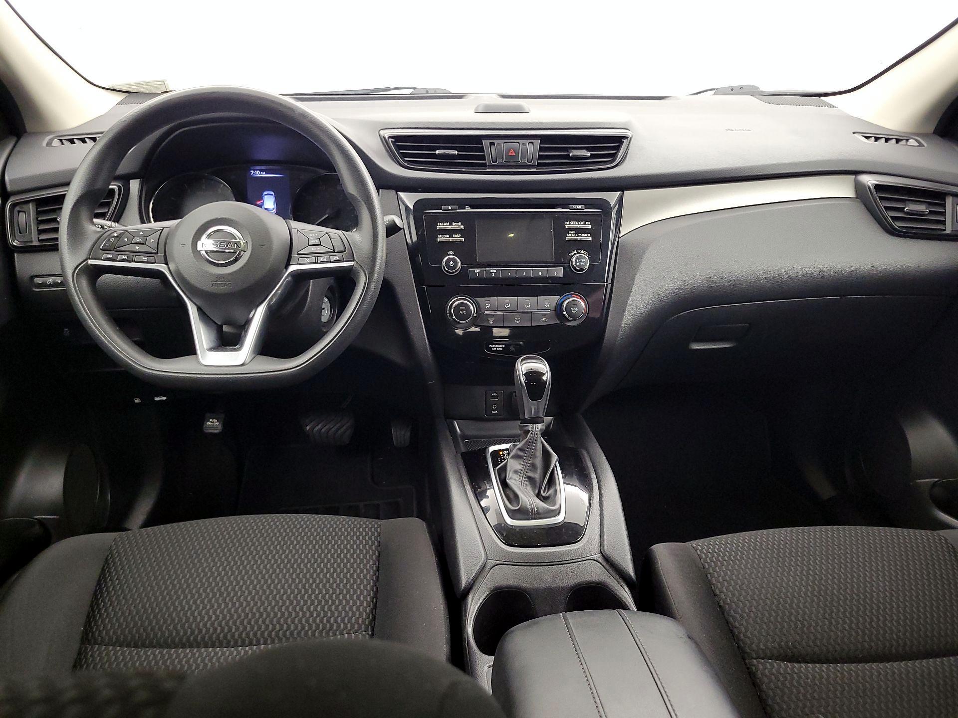Thumbnail: 2018 Nissan Rogue Sport - 9