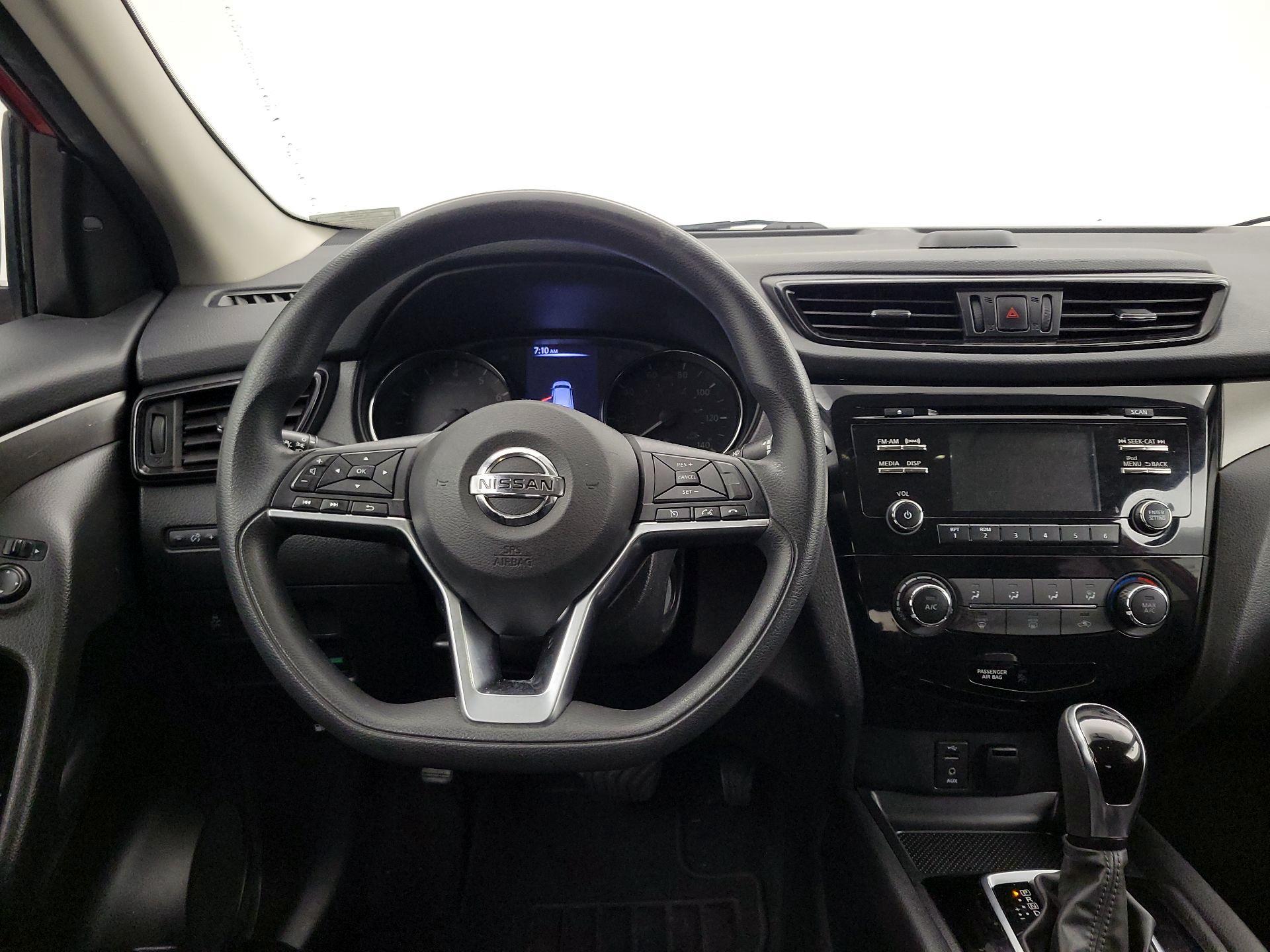 Thumbnail: 2018 Nissan Rogue Sport - 10