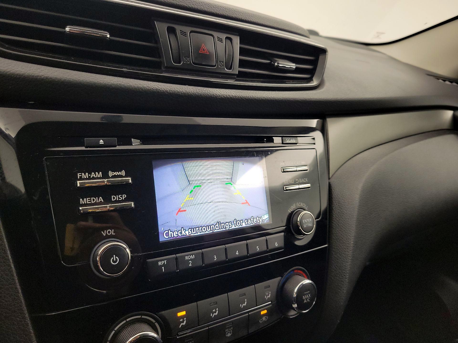 Thumbnail: 2018 Nissan Rogue Sport - 14