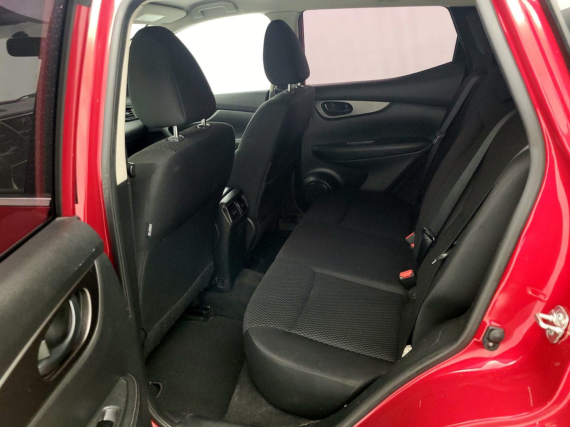 Thumbnail: 2018 Nissan Rogue Sport - 19