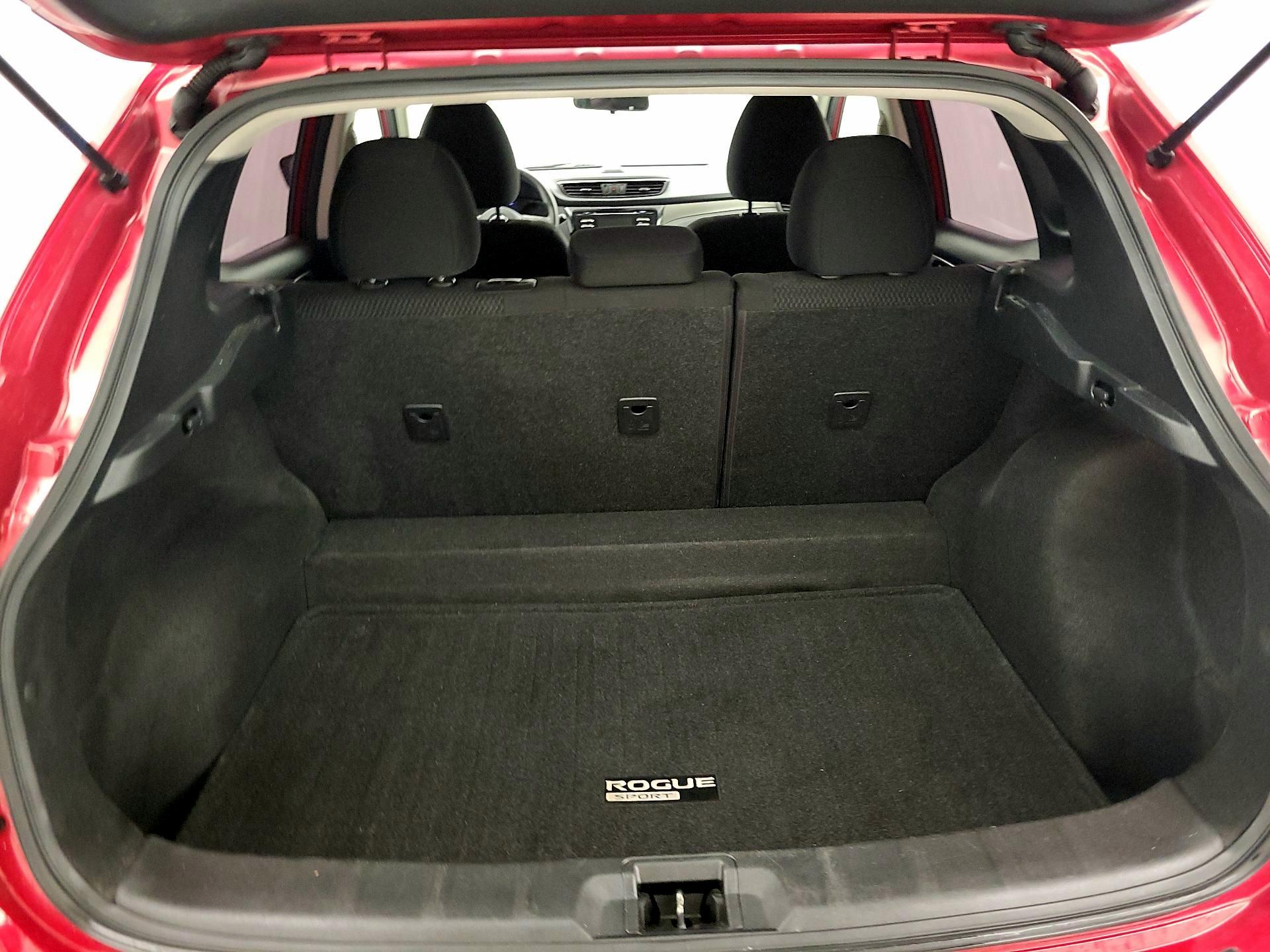 Thumbnail: 2018 Nissan Rogue Sport - 20