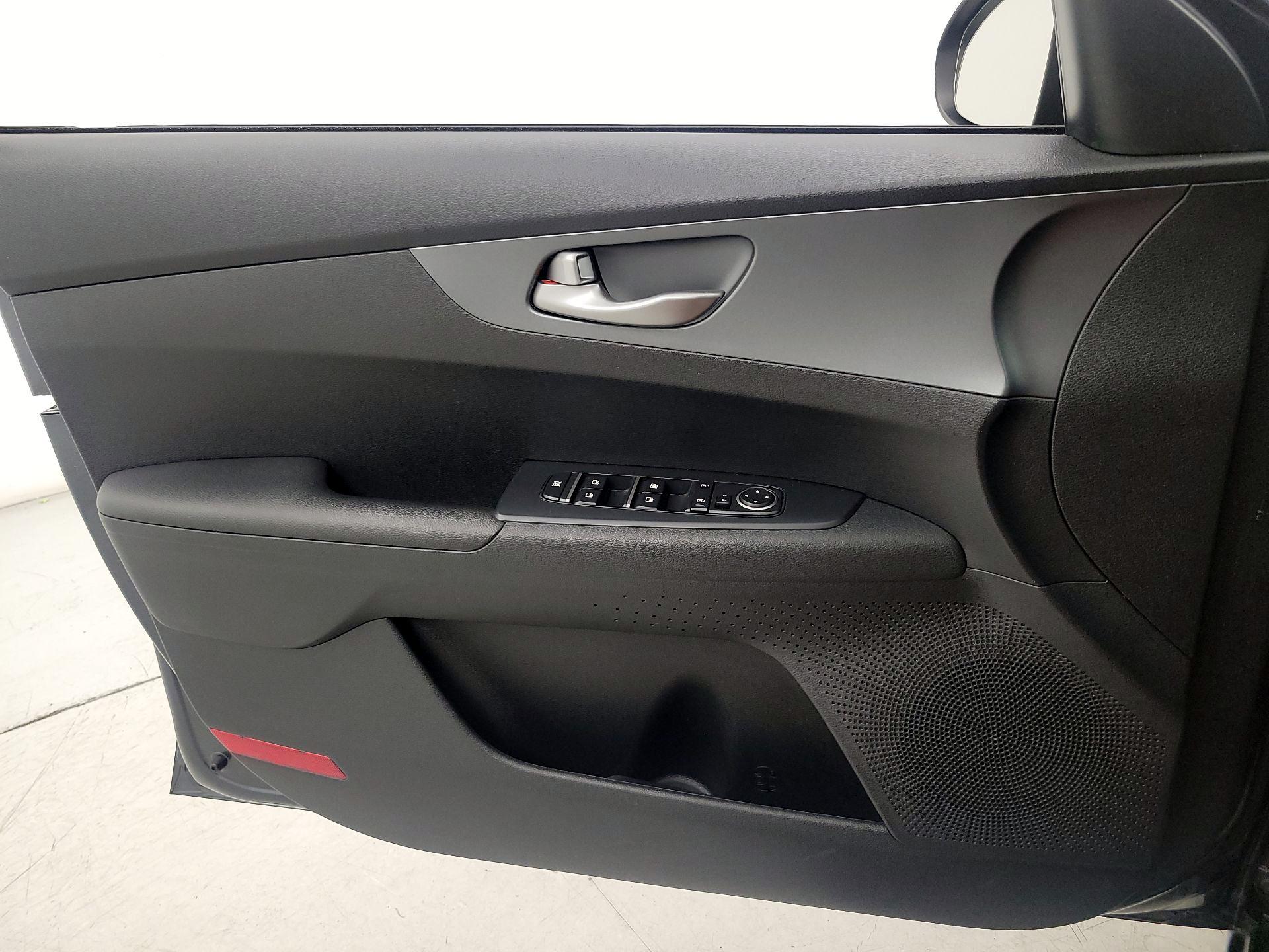 Thumbnail: 2021 Kia Forte - 12