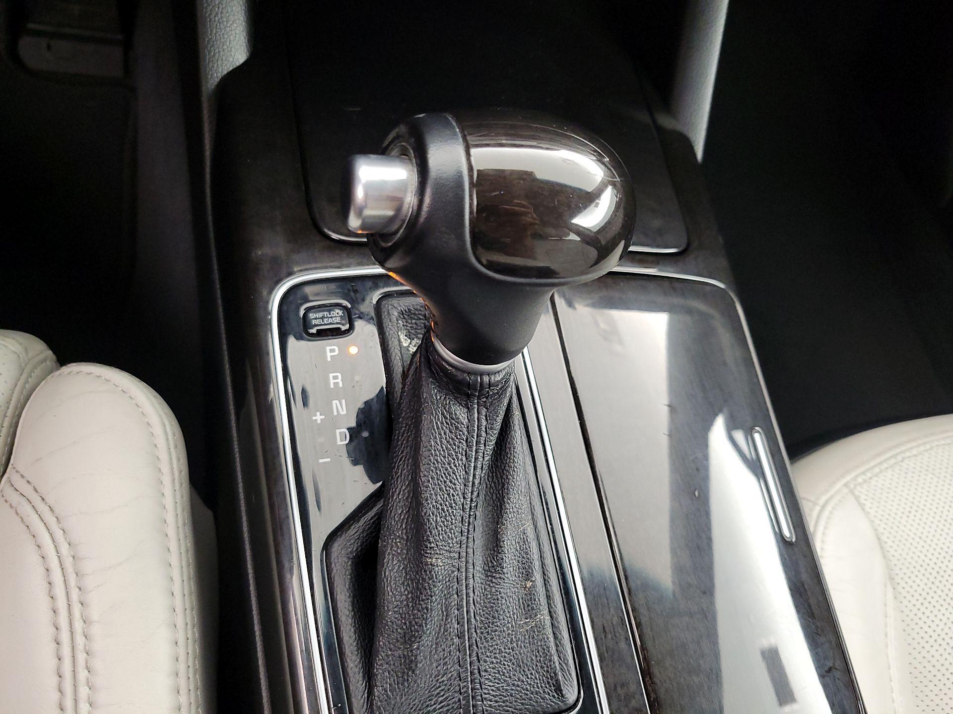 Thumbnail: 2014 Kia Cadenza - 18