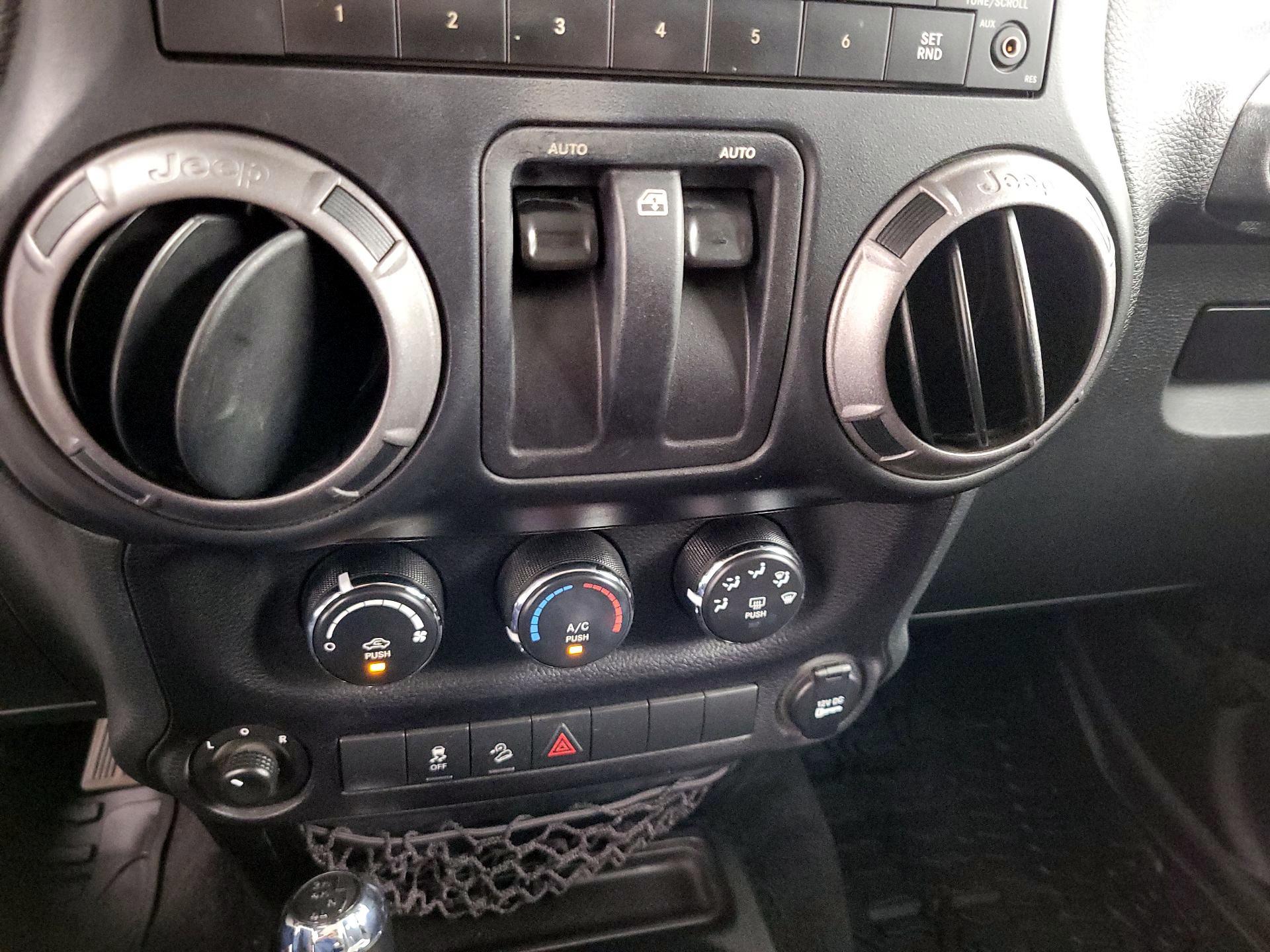 Thumbnail: 2018 Jeep Wrangler - 14