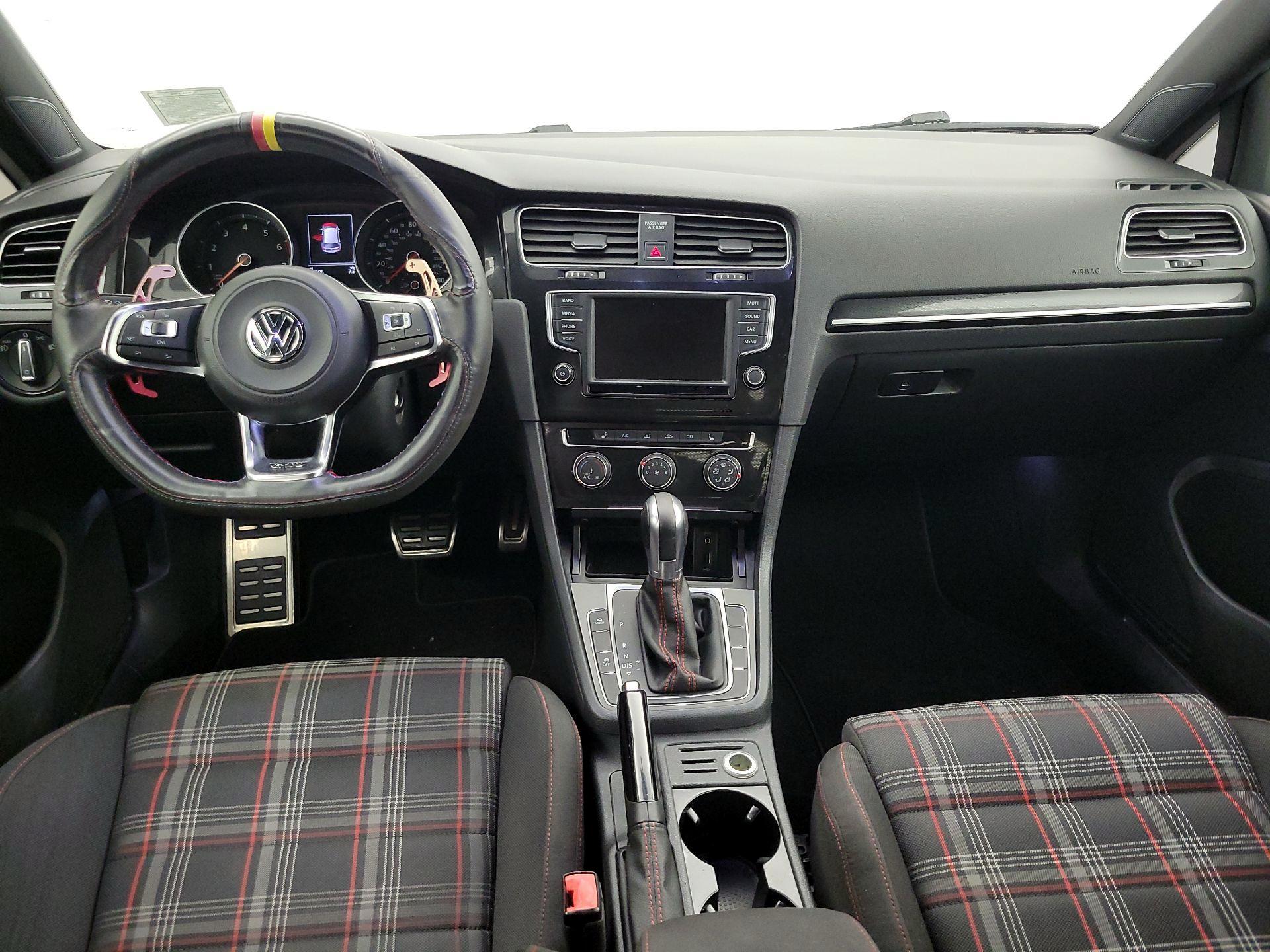 Thumbnail: 2016 Volkswagen Golf - 9