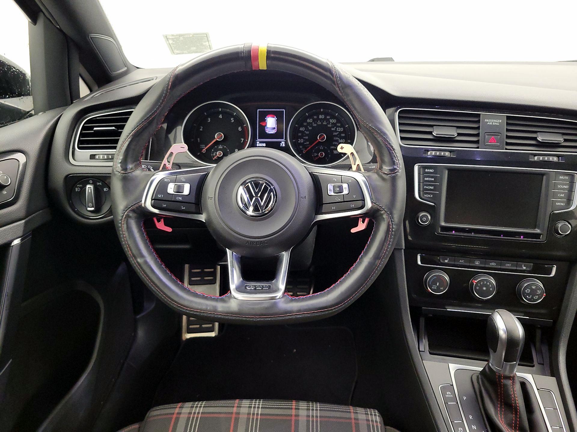 Thumbnail: 2016 Volkswagen Golf - 10