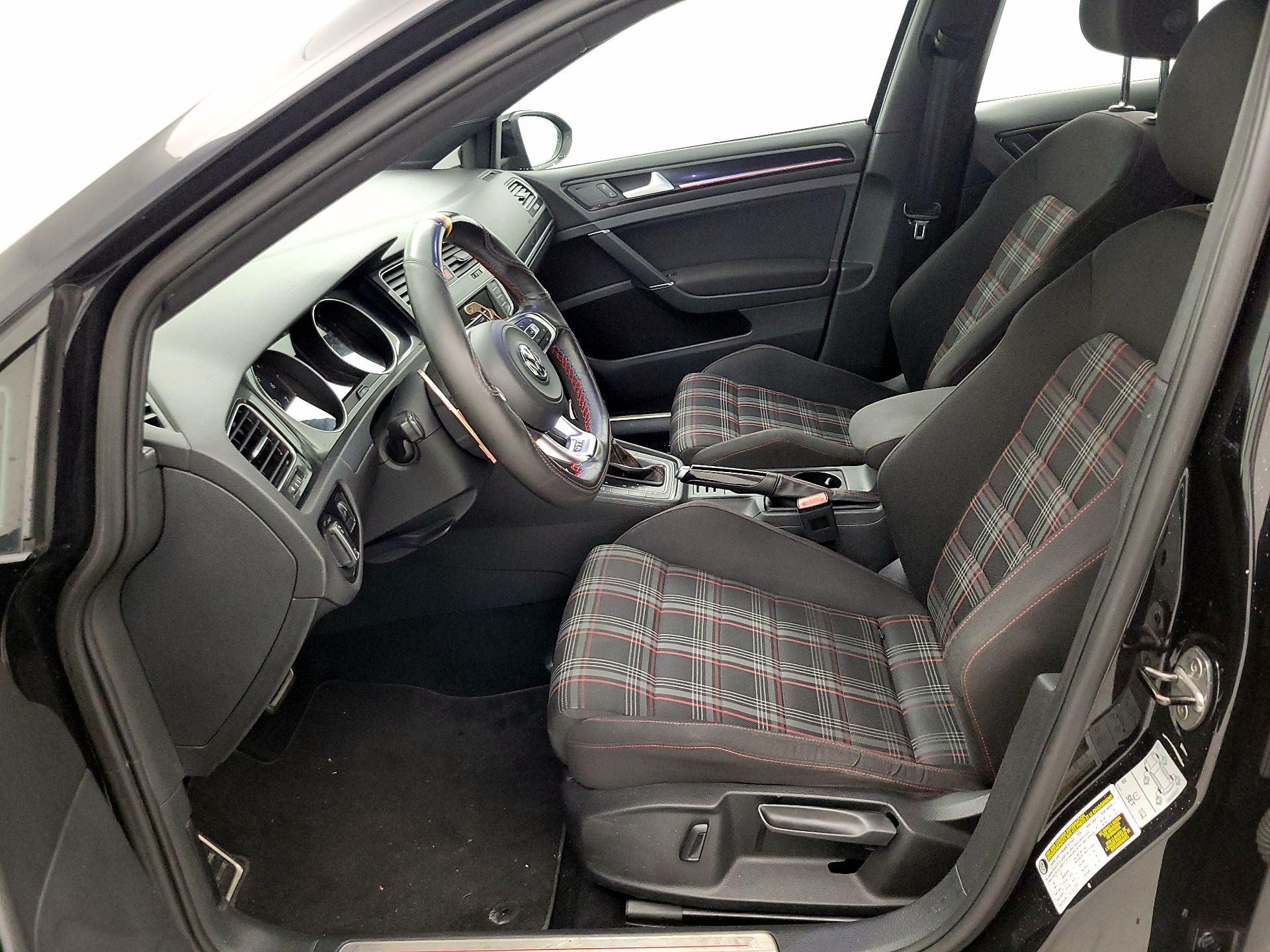 Thumbnail: 2016 Volkswagen Golf - 11