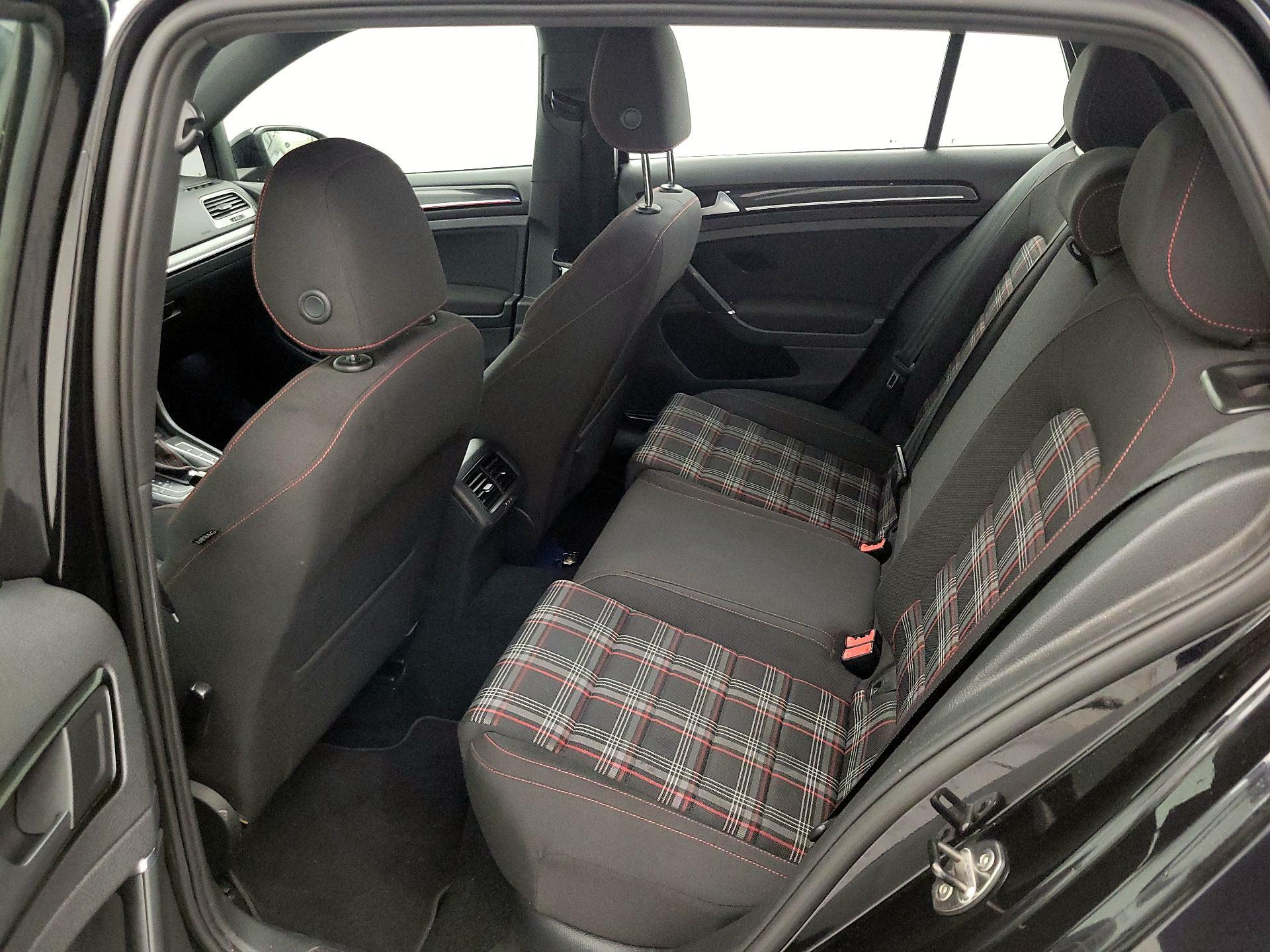Thumbnail: 2016 Volkswagen Golf - 19